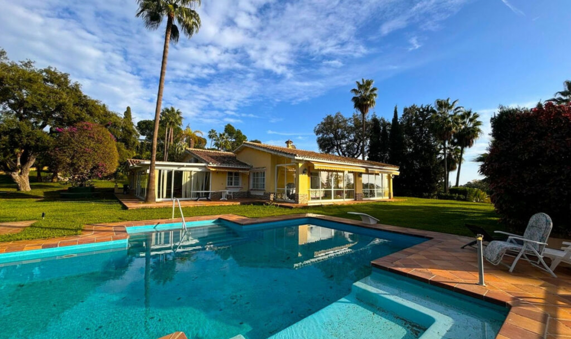 Resale - House -
Elviria