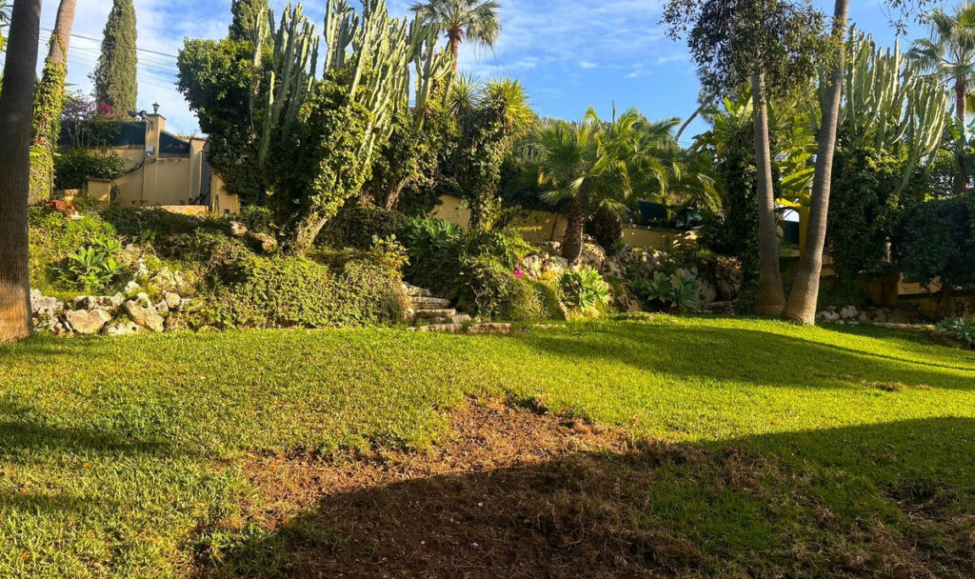 Resale - House -
Elviria