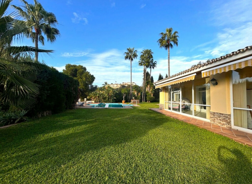 Resale - House -
Elviria