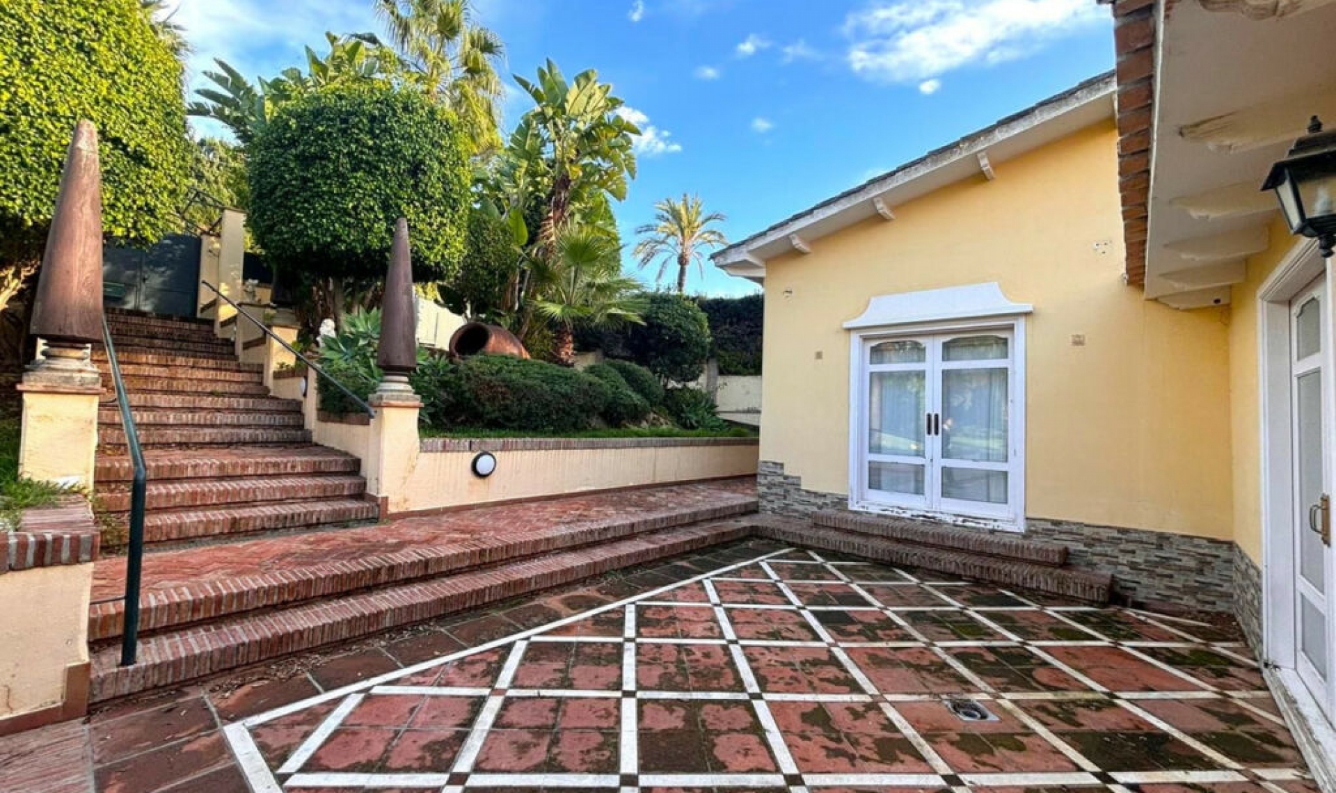 Resale - House -
Elviria