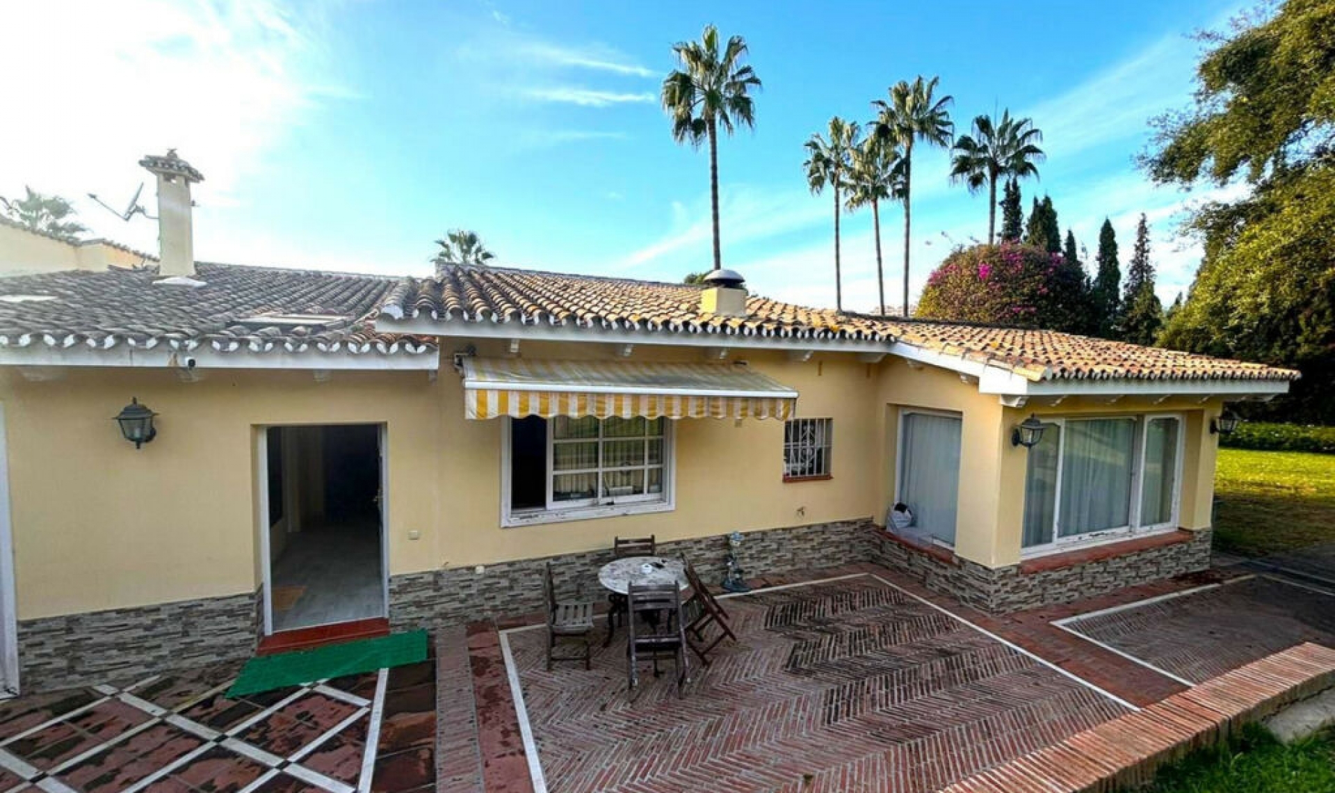 Resale - House -
Elviria