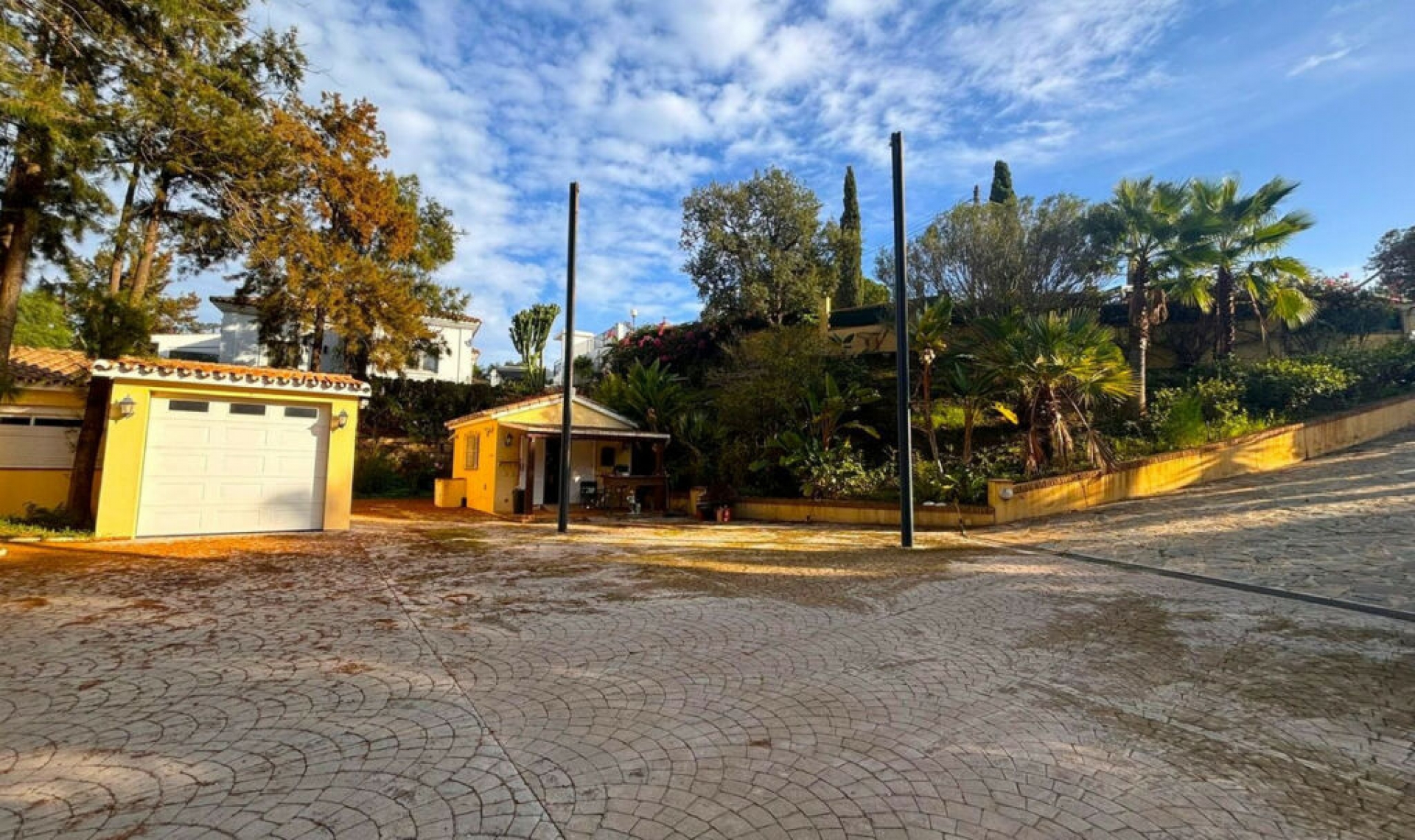 Resale - House -
Elviria