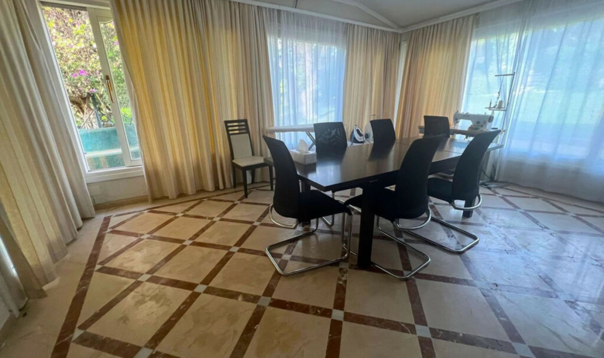 Resale - House -
Elviria