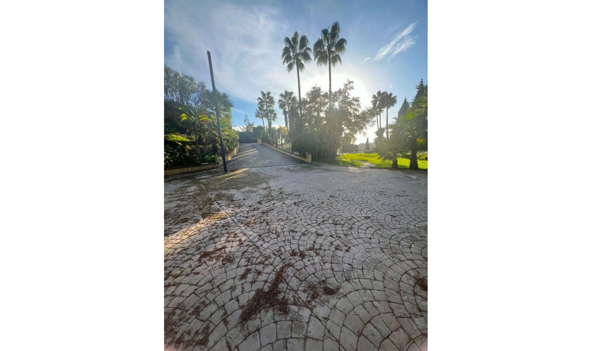 Resale - House -
Elviria