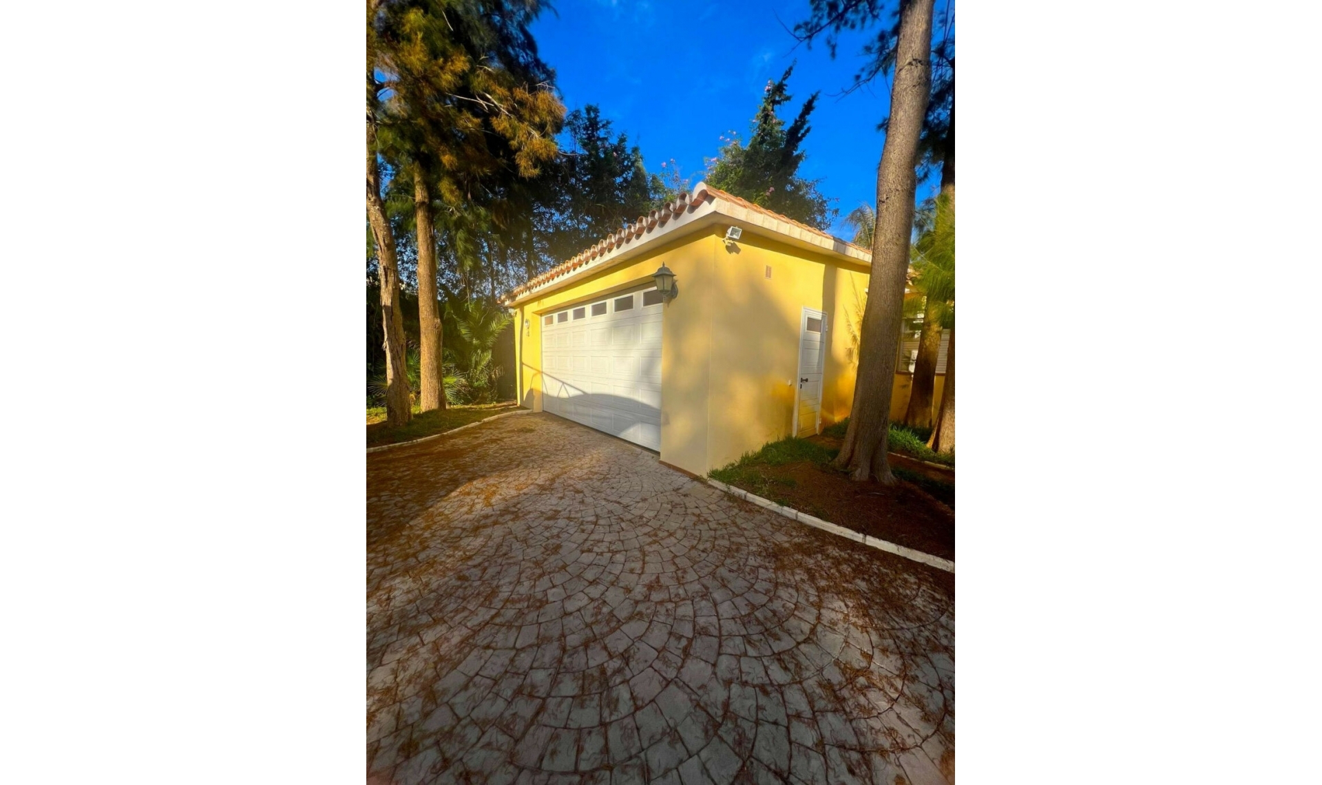 Resale - House -
Elviria