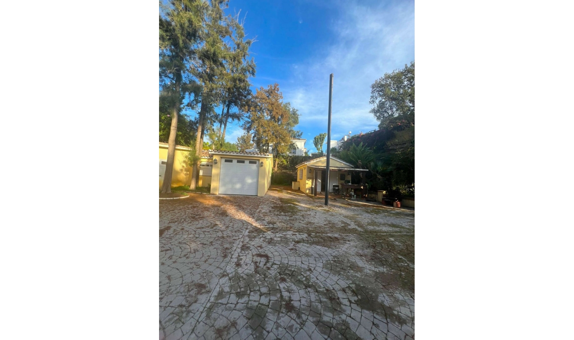 Resale - House -
Elviria