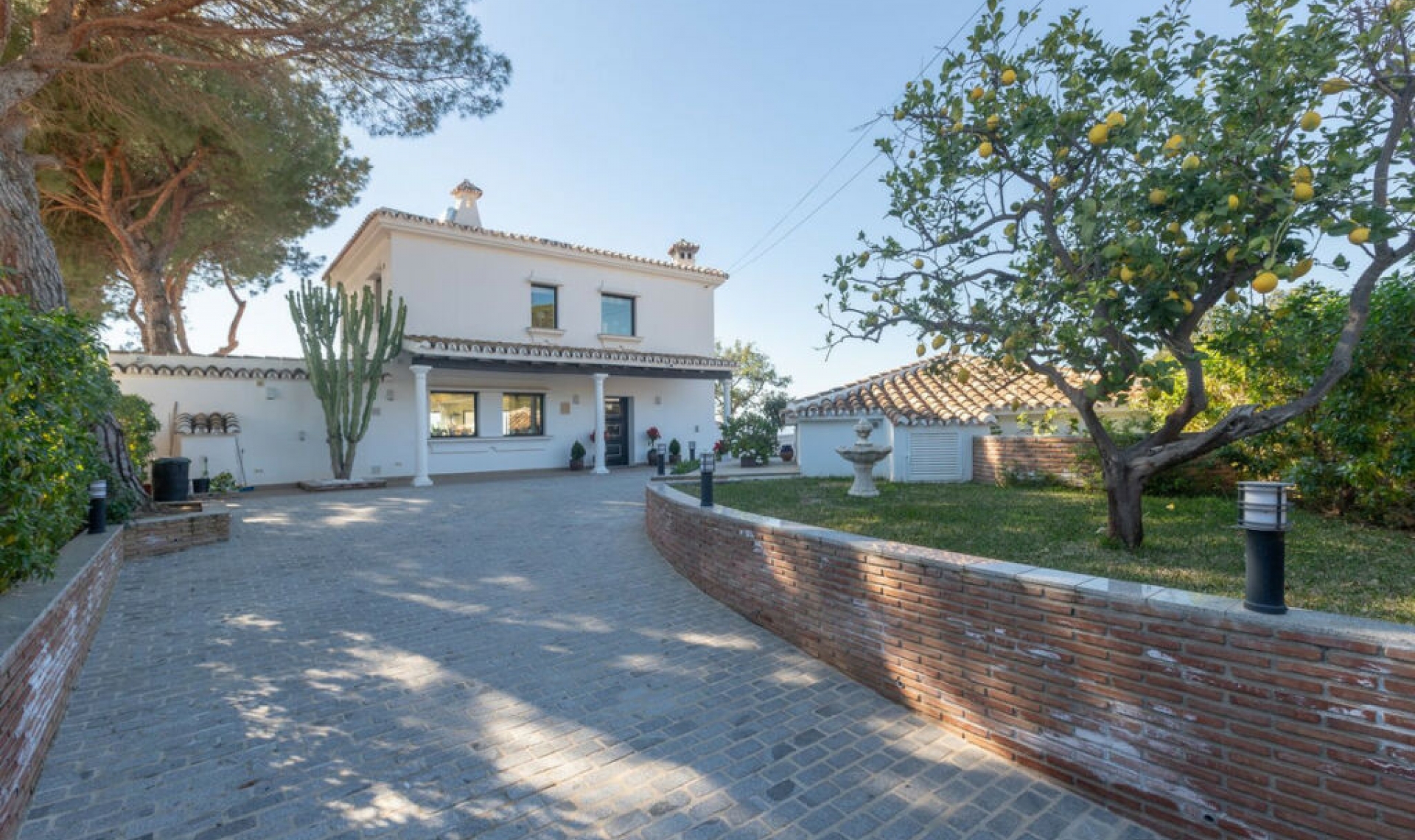 Resale - House -
Elviria