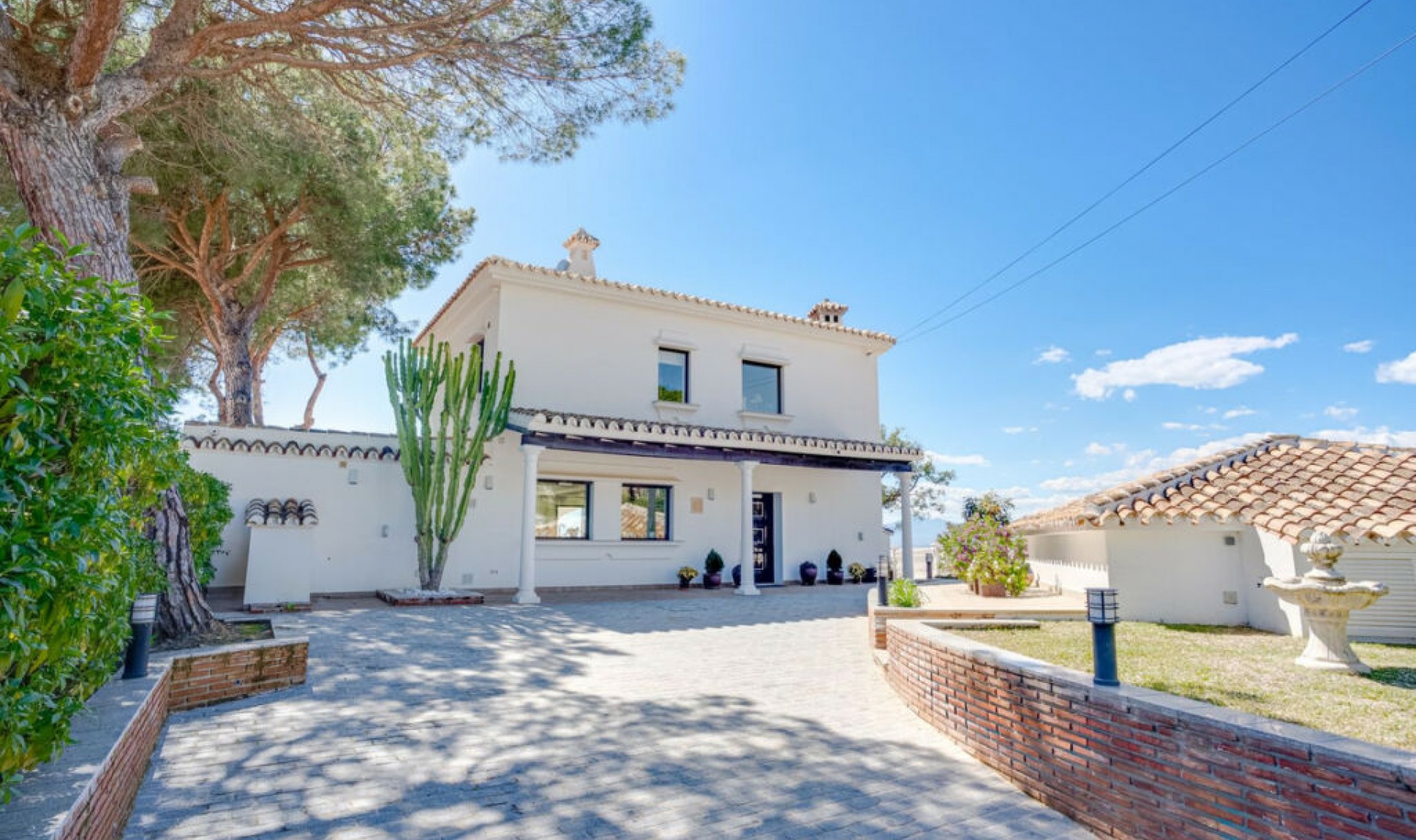 Resale - House -
Elviria