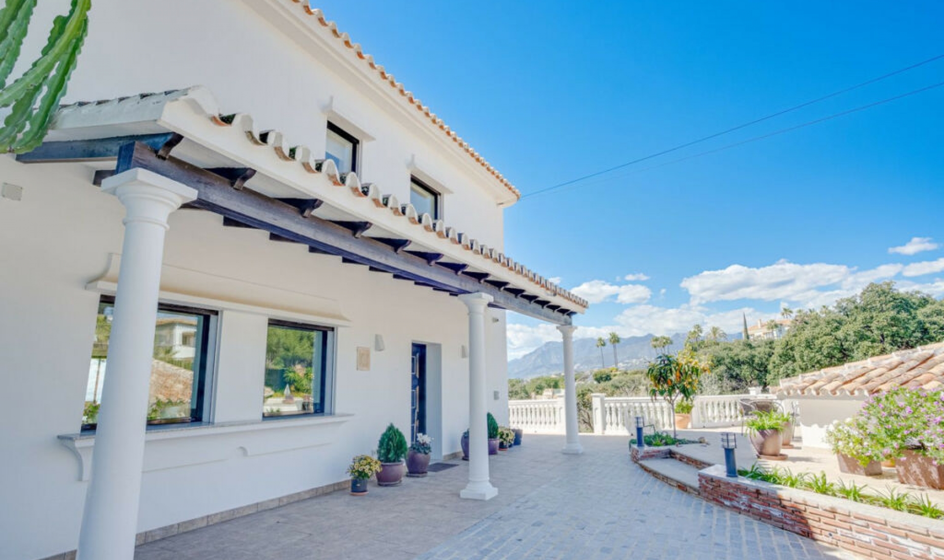 Resale - House -
Elviria