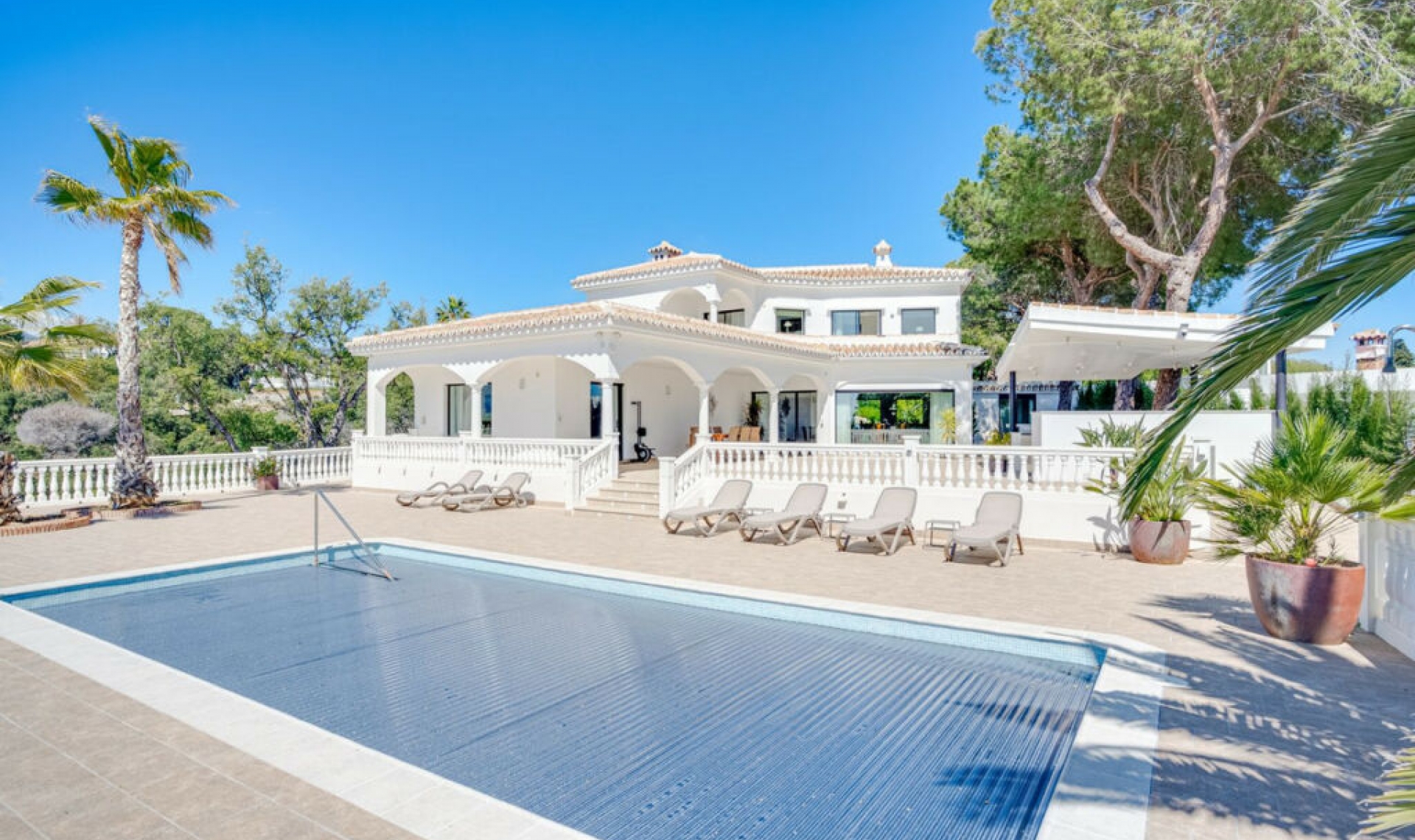 Resale - House -
Elviria