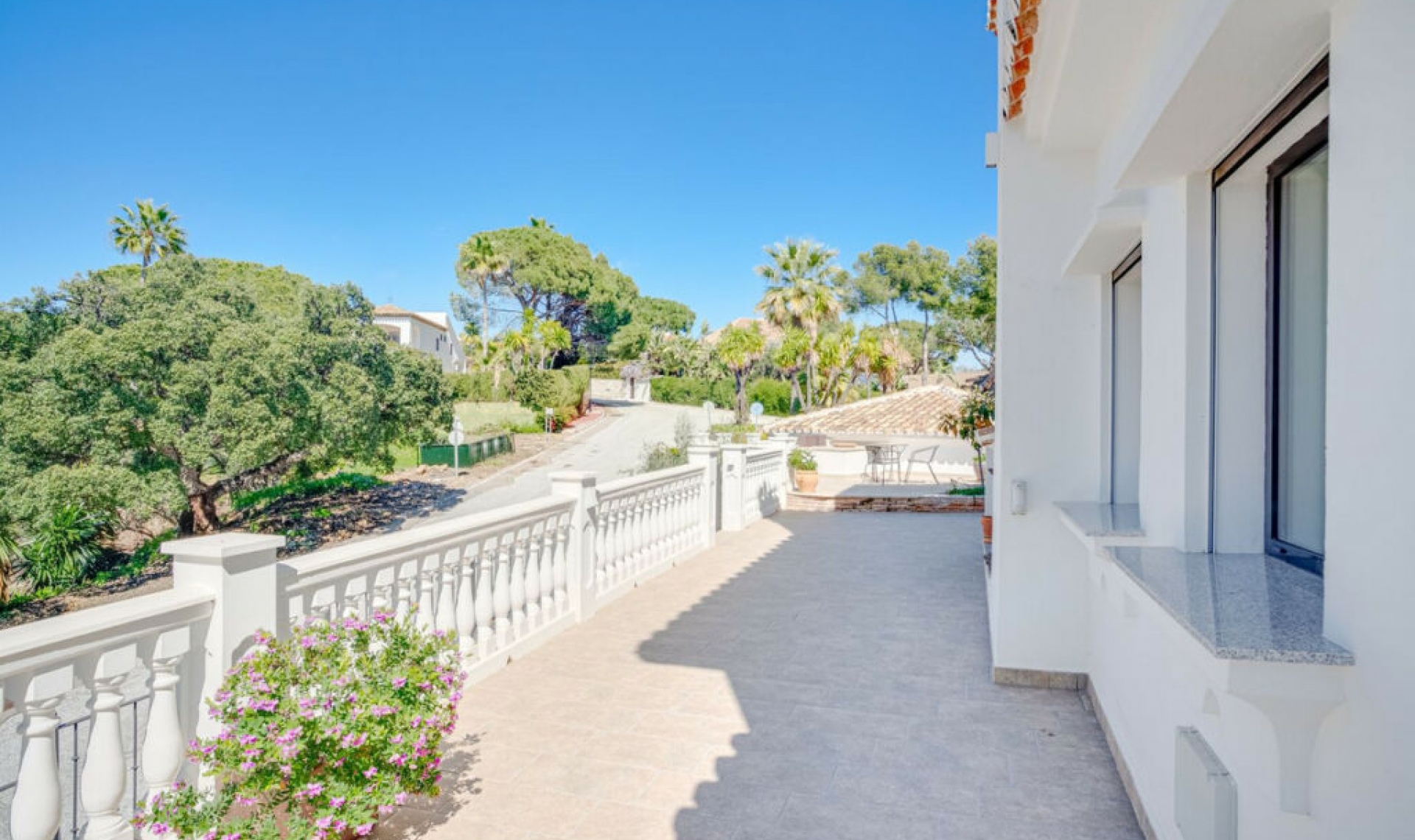 Resale - House -
Elviria