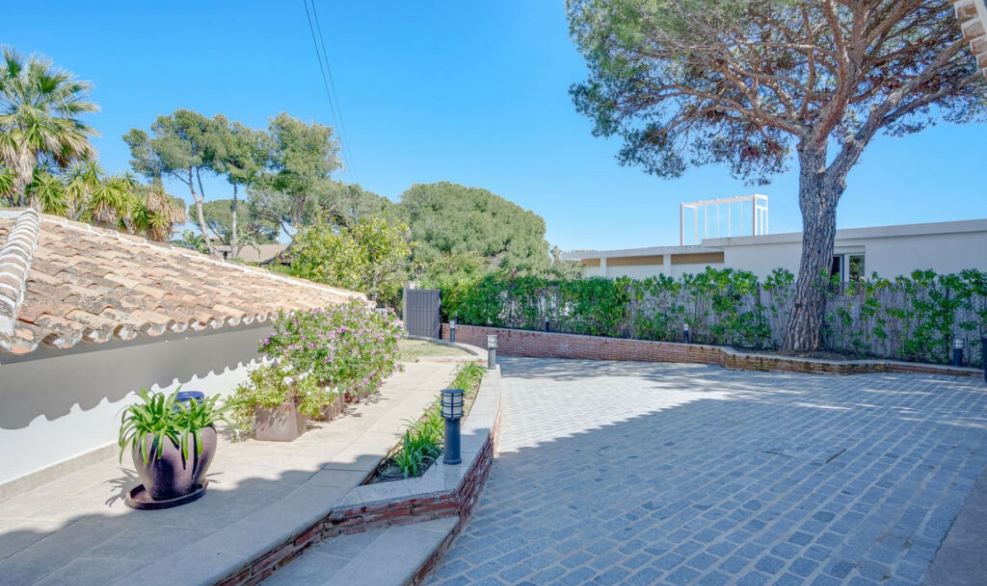 Resale - House -
Elviria