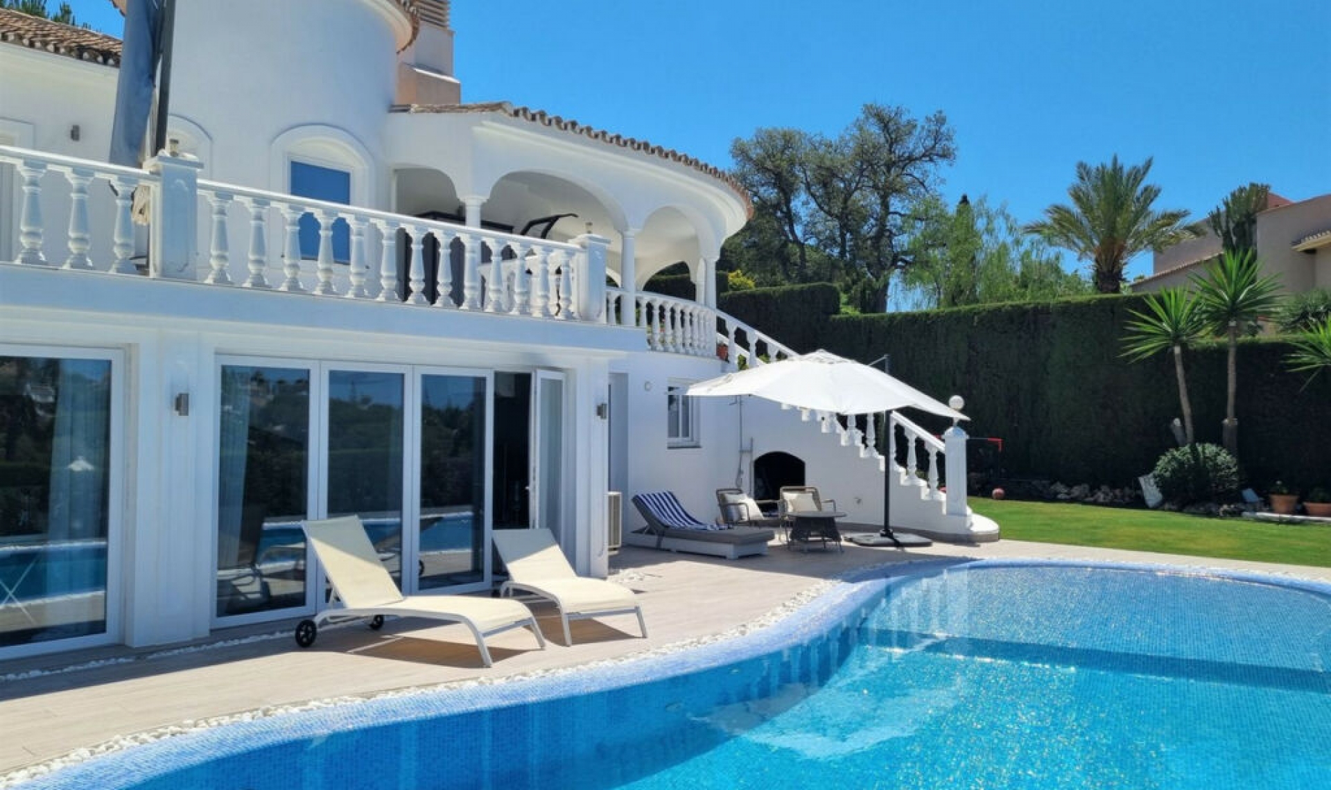 Resale - House -
Elviria