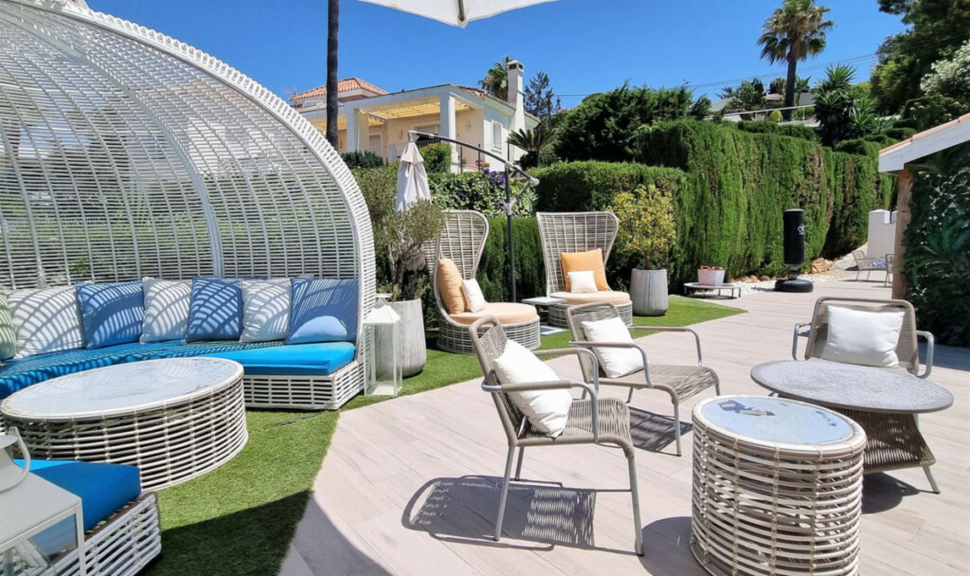 Resale - House -
Elviria