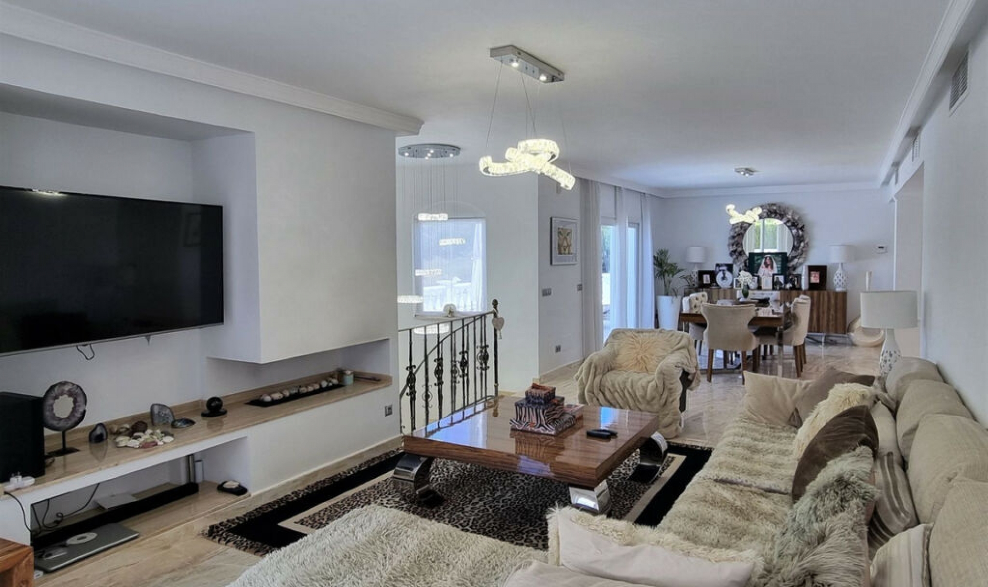 Resale - House -
Elviria