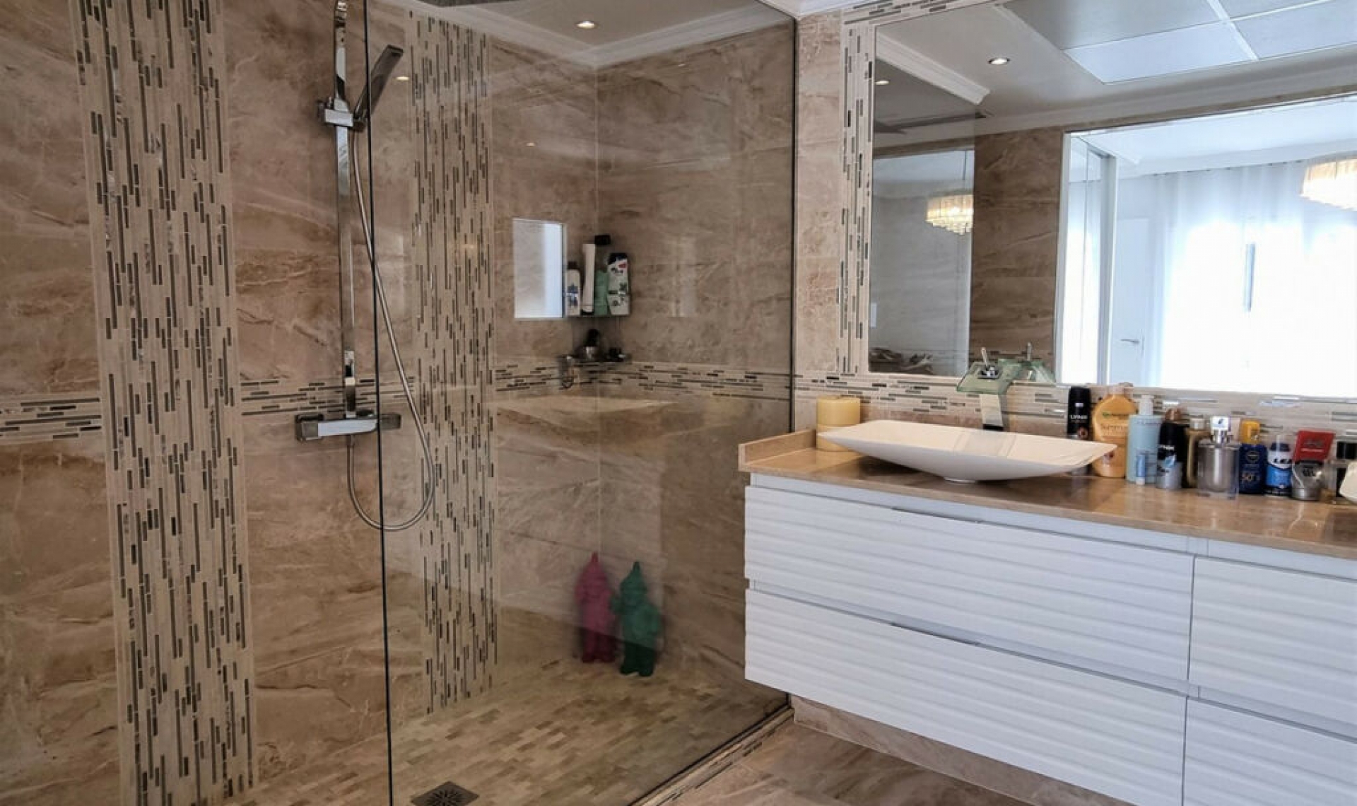 Resale - House -
Elviria