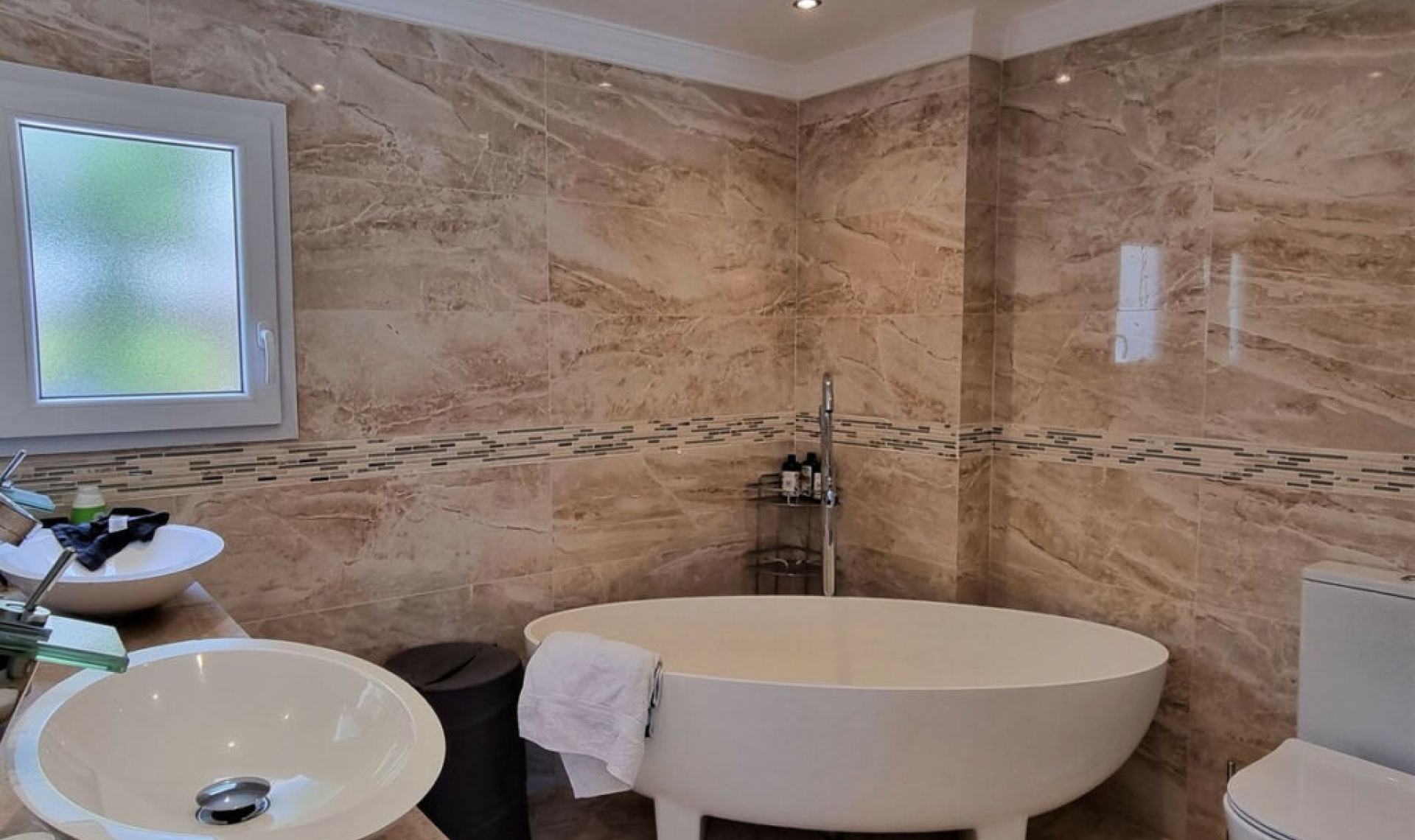 Resale - House -
Elviria
