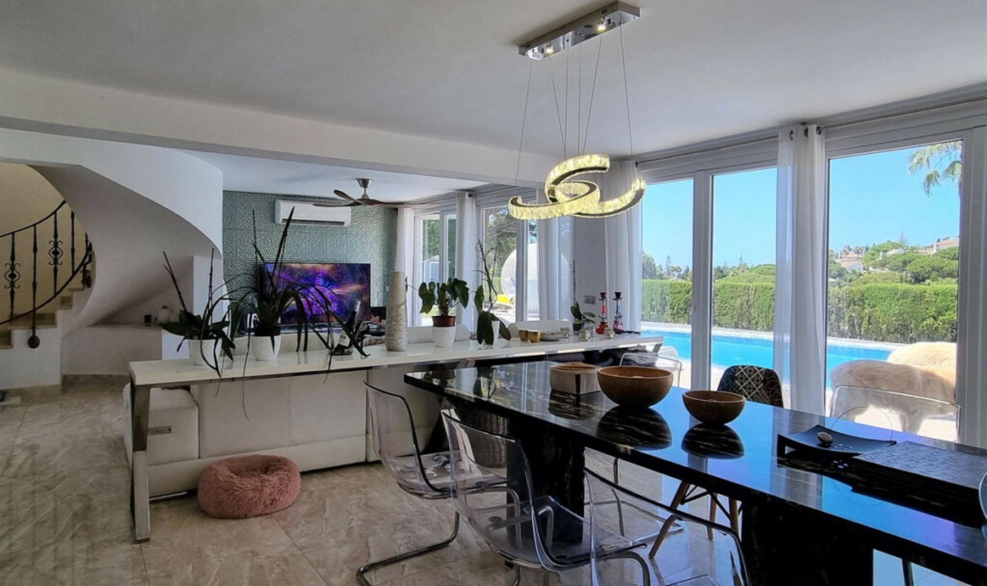 Resale - House -
Elviria