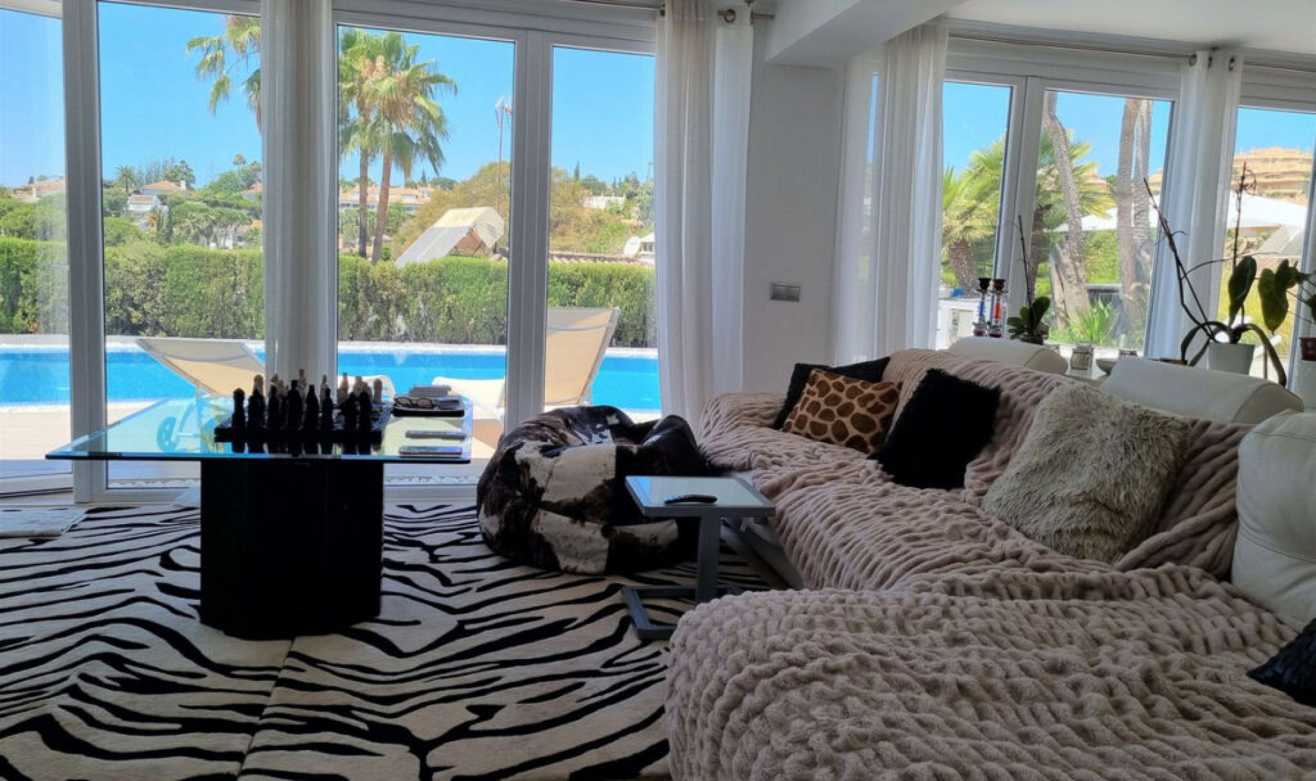 Resale - House -
Elviria