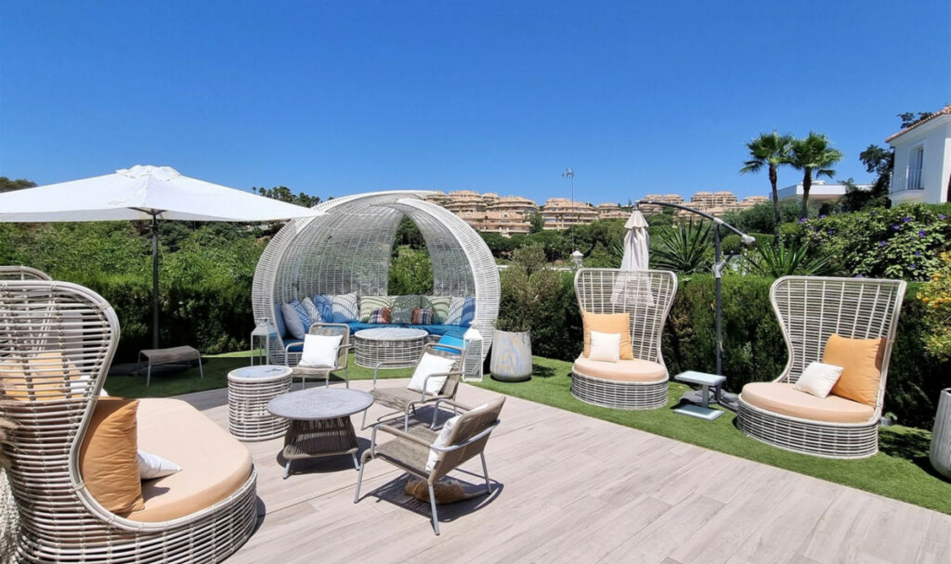 Resale - House -
Elviria