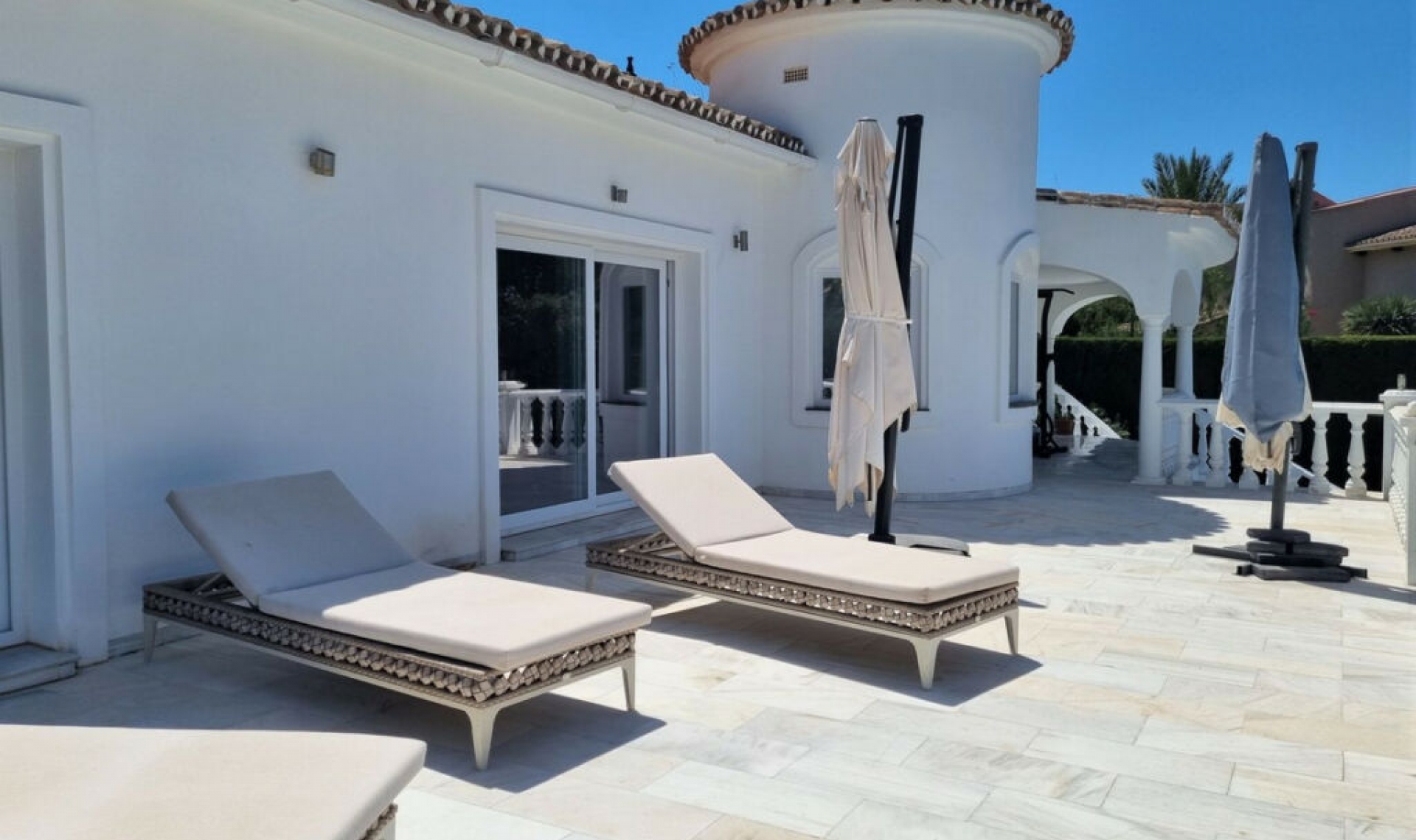 Resale - House -
Elviria