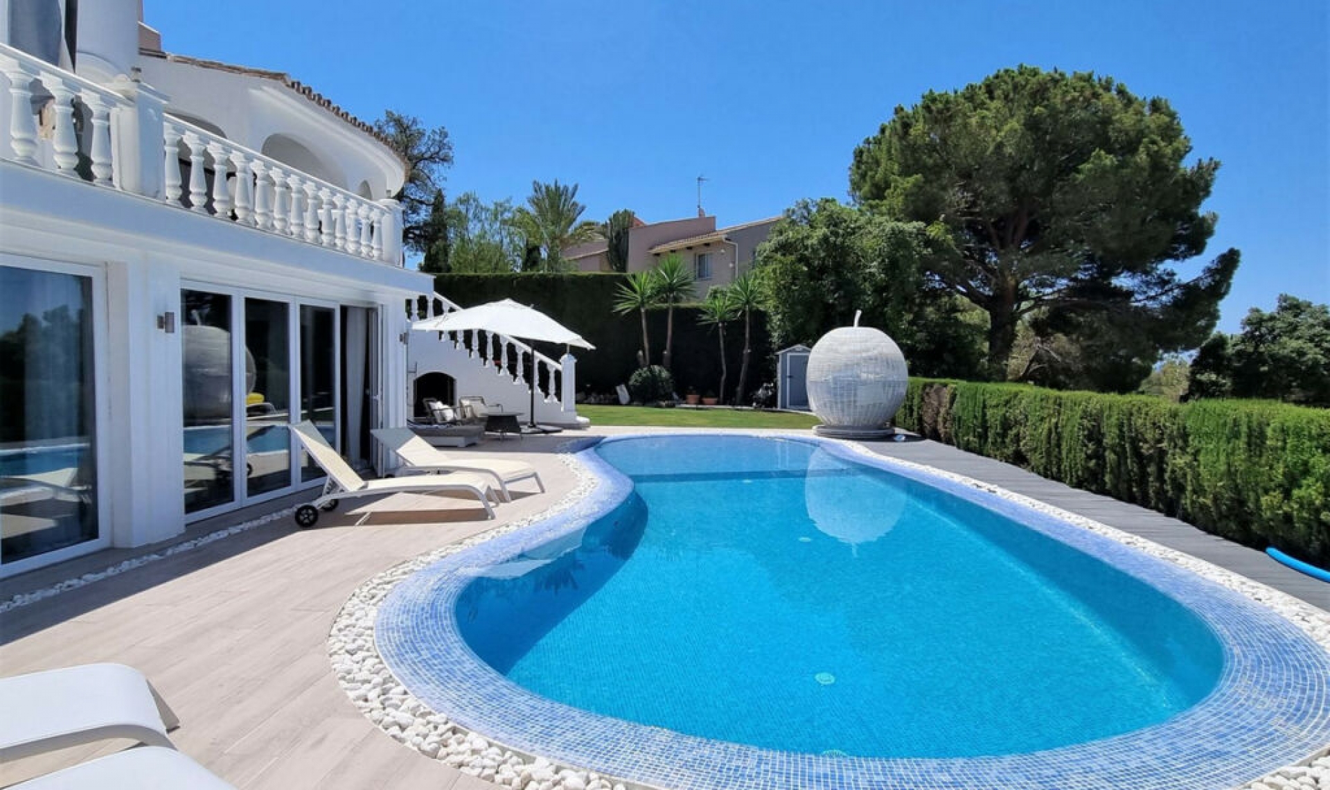 Resale - House -
Elviria