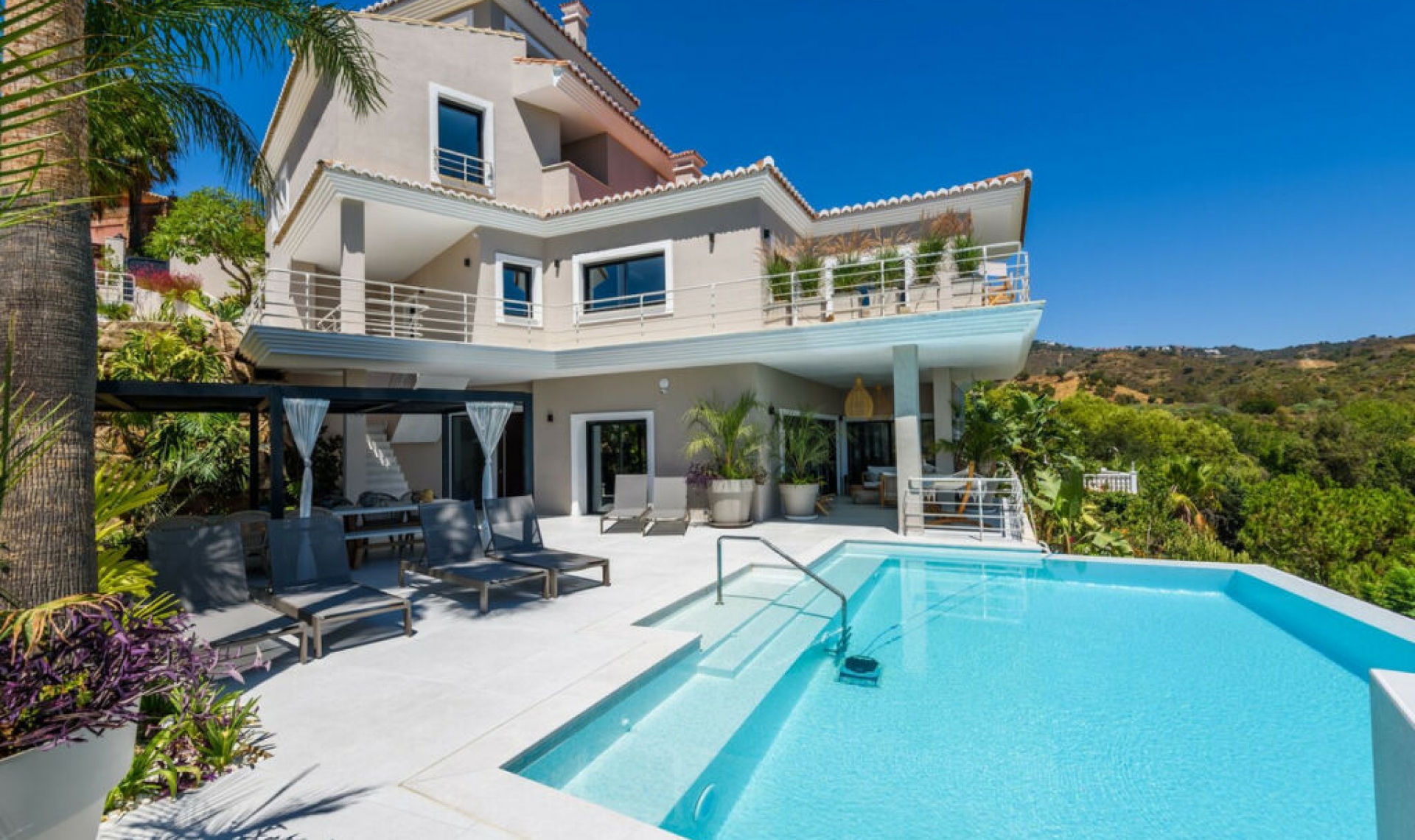 Resale - House -
Elviria