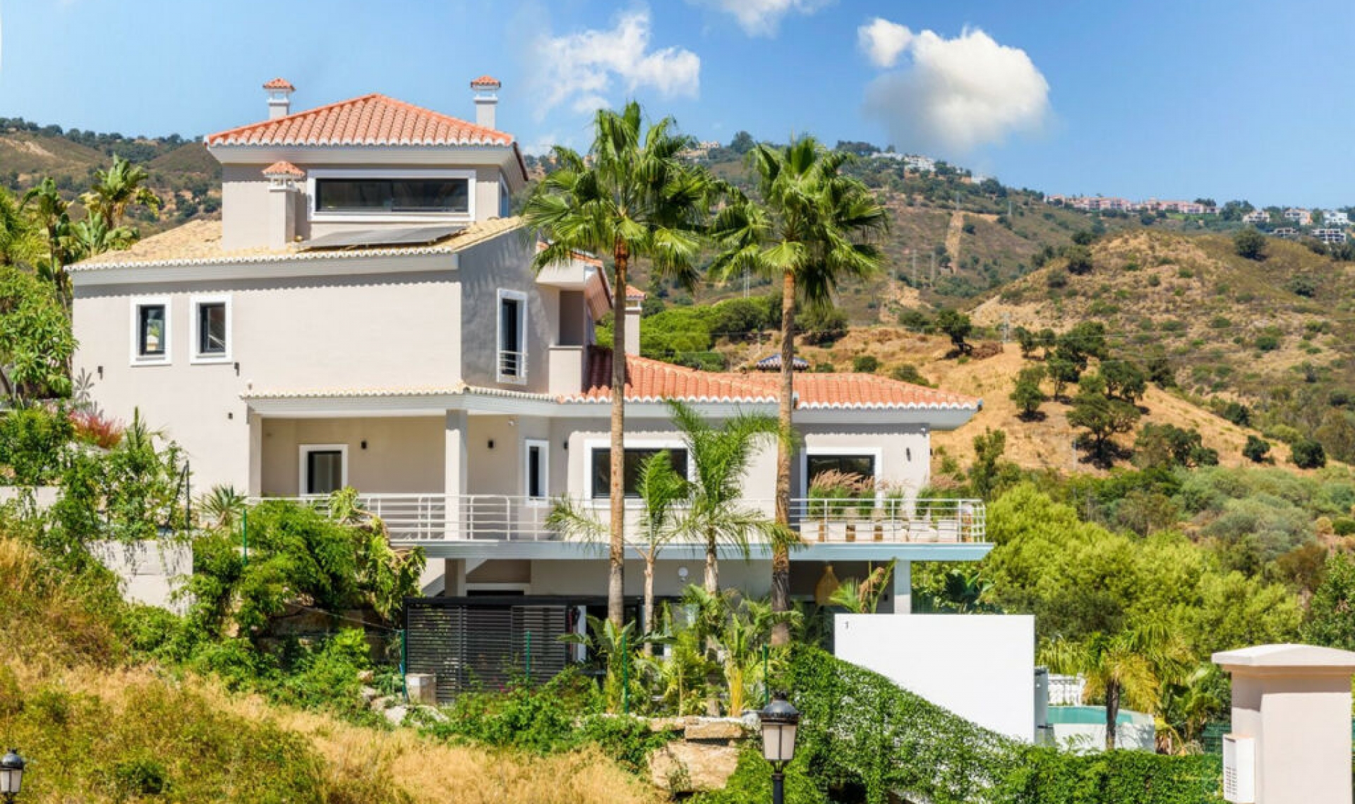 Resale - House -
Elviria