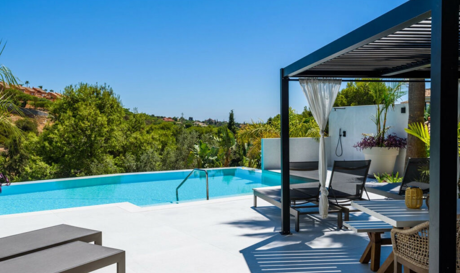 Resale - House -
Elviria