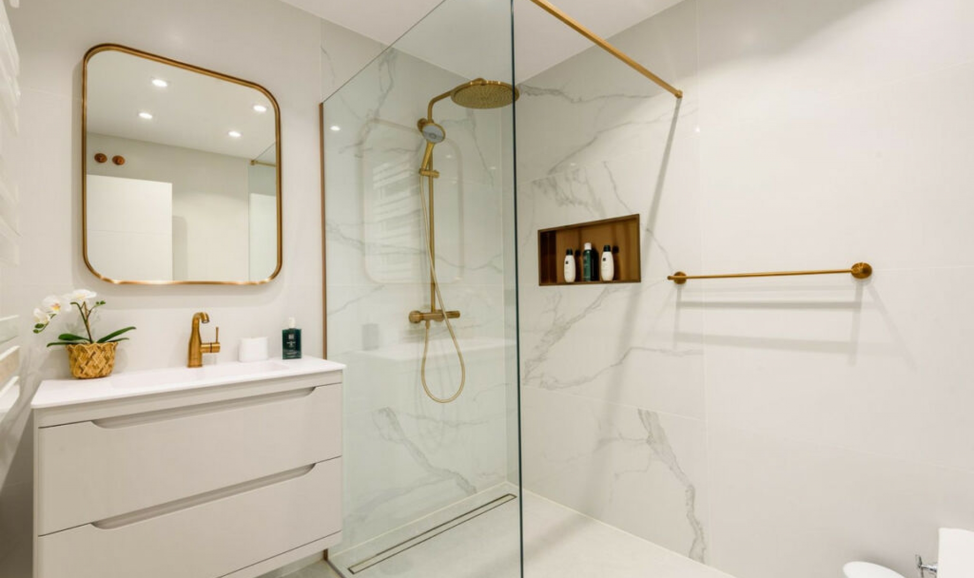 Resale - House -
Elviria