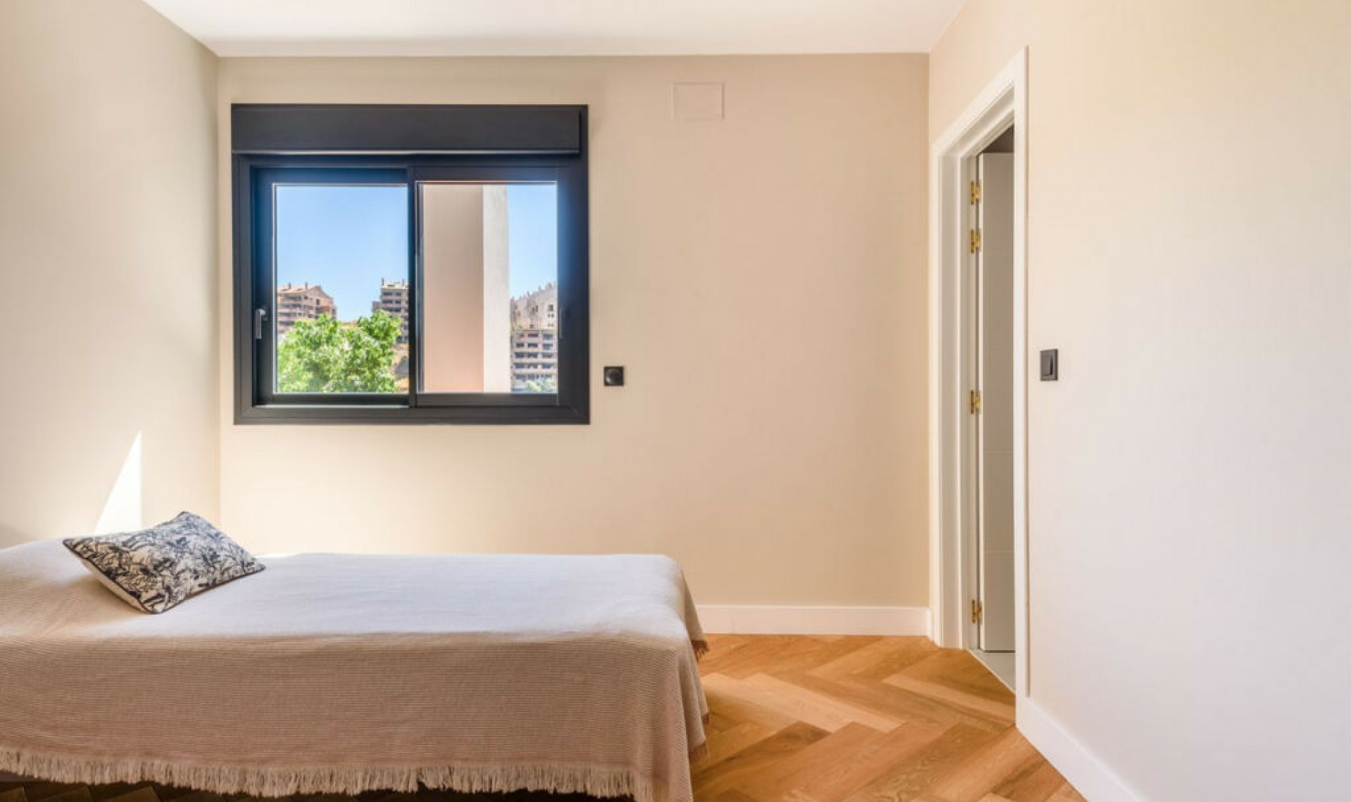 Resale - House -
Elviria