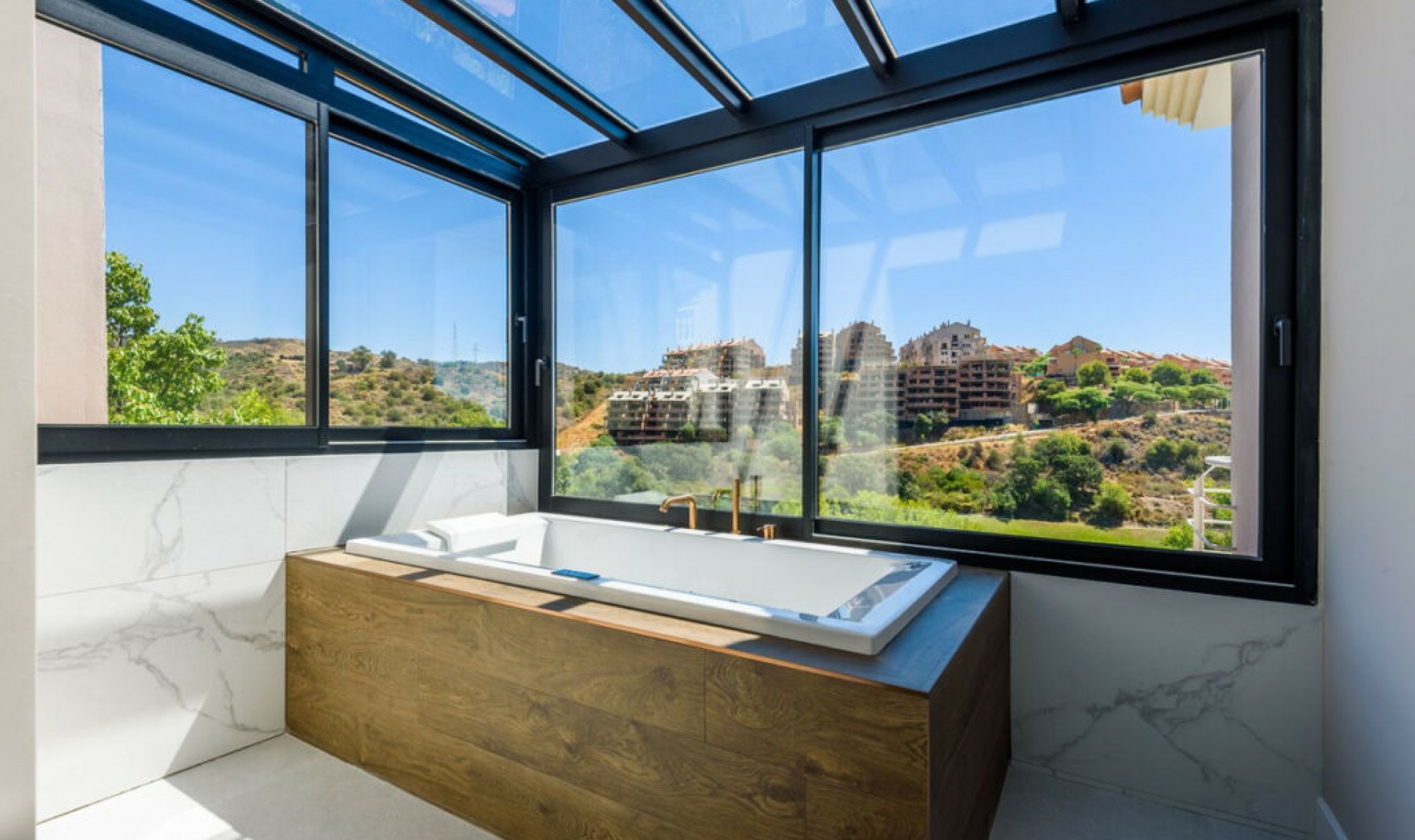 Resale - House -
Elviria