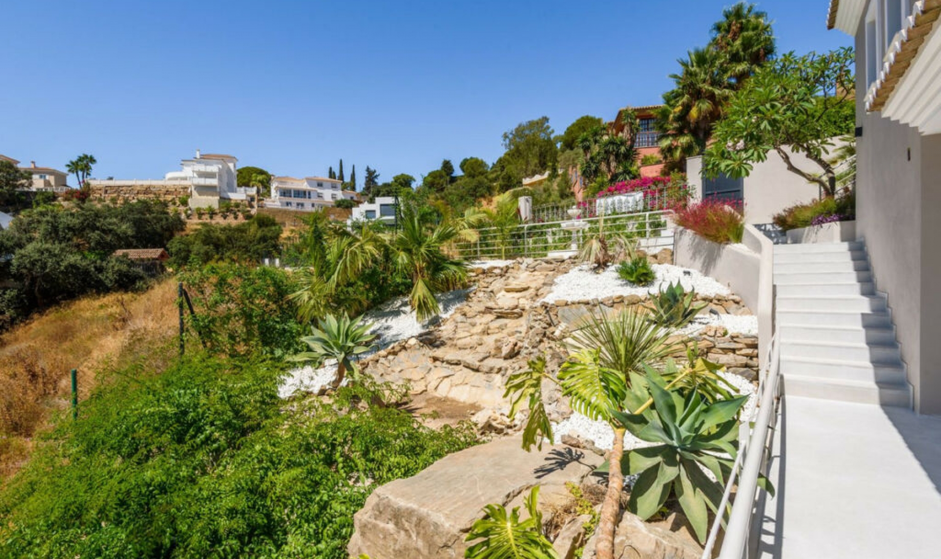 Resale - House -
Elviria