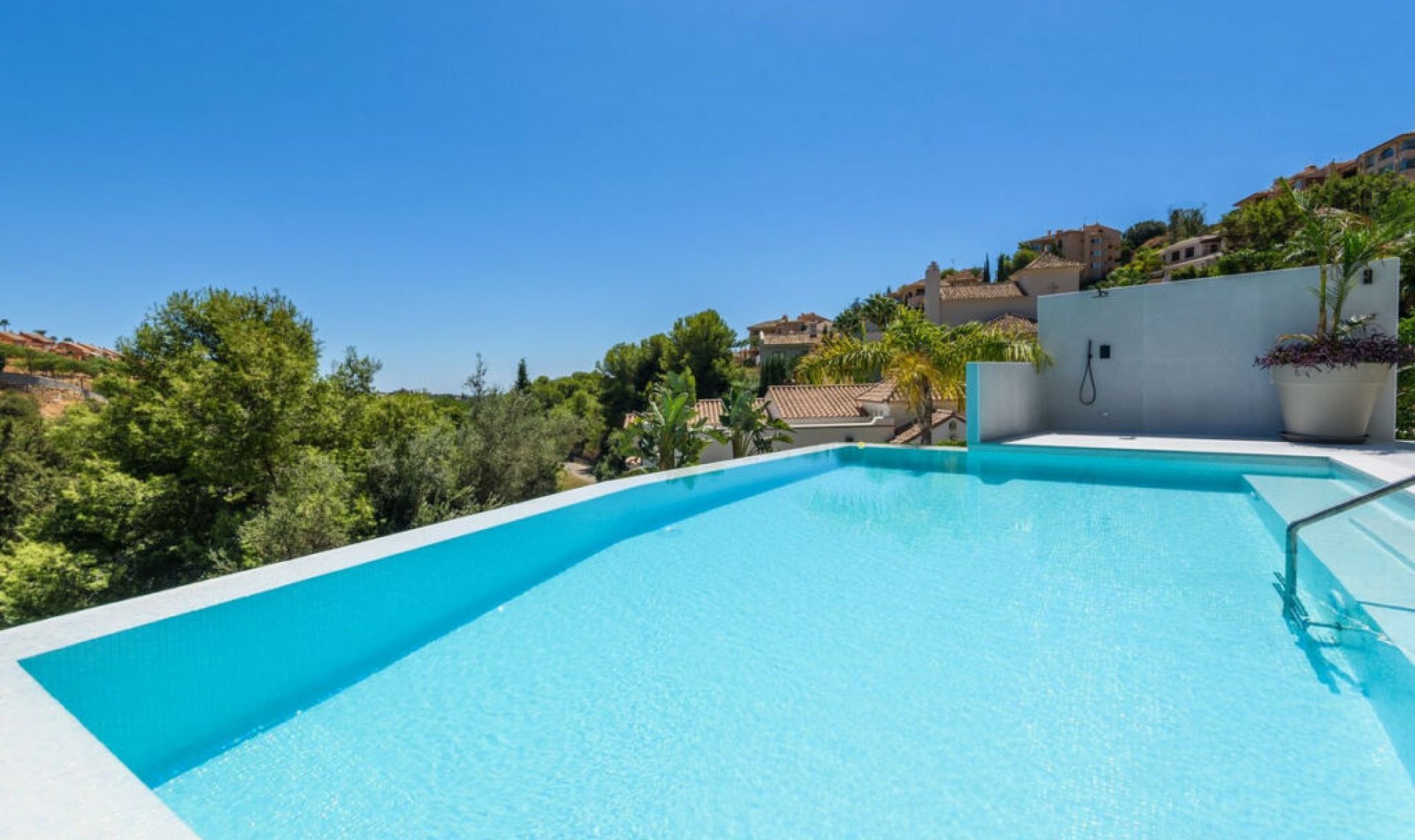 Resale - House -
Elviria