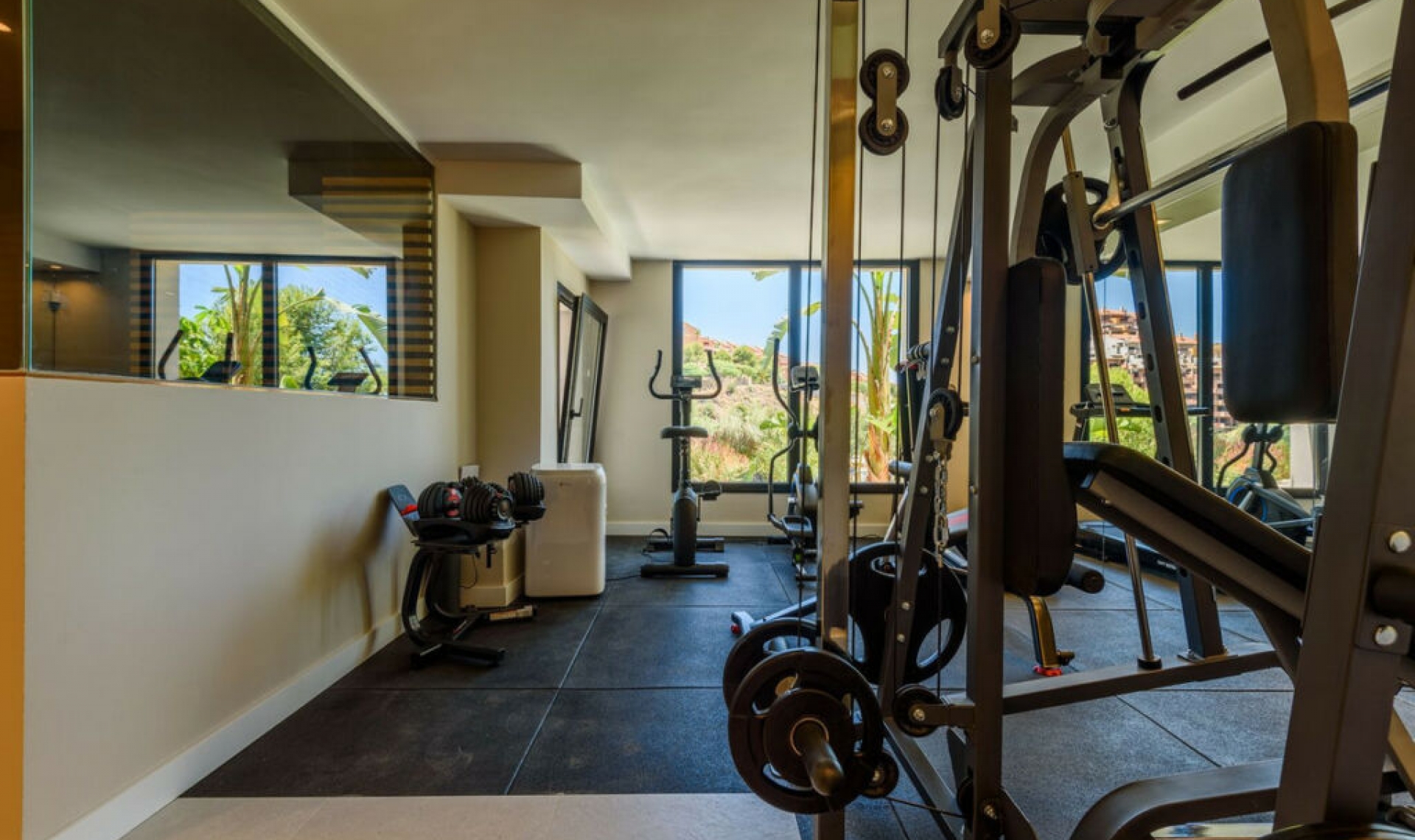 Resale - House -
Elviria