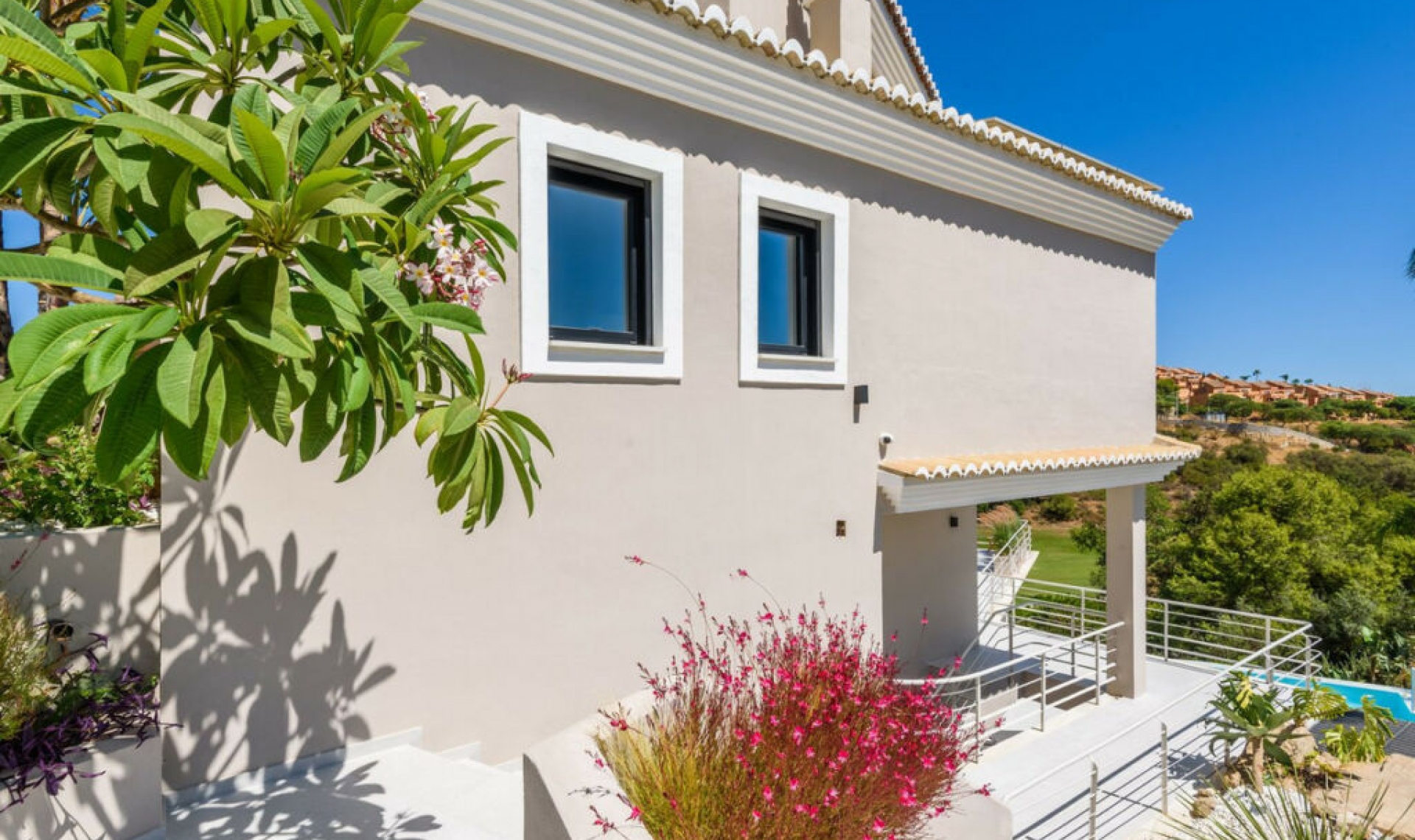 Resale - House -
Elviria