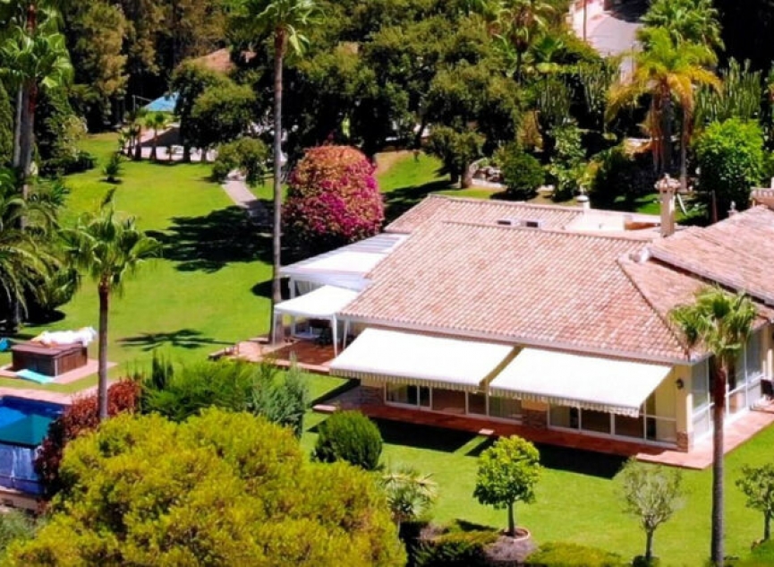 Resale - House -
Elviria