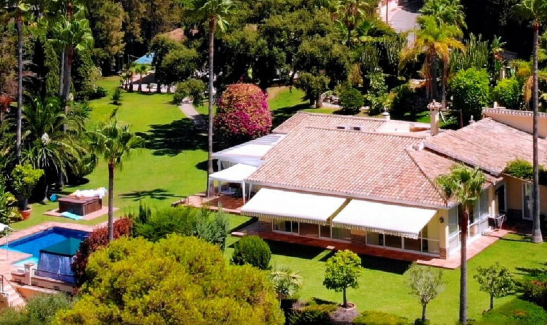 Resale - House -
Elviria