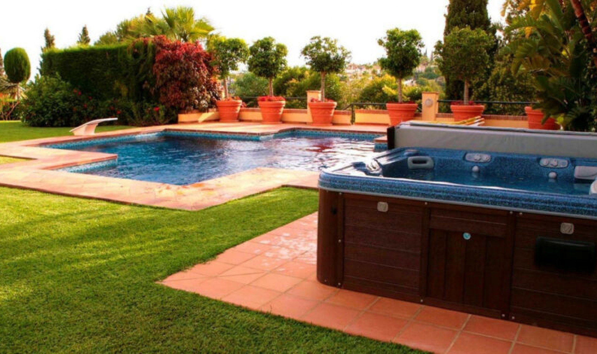 Resale - House -
Elviria