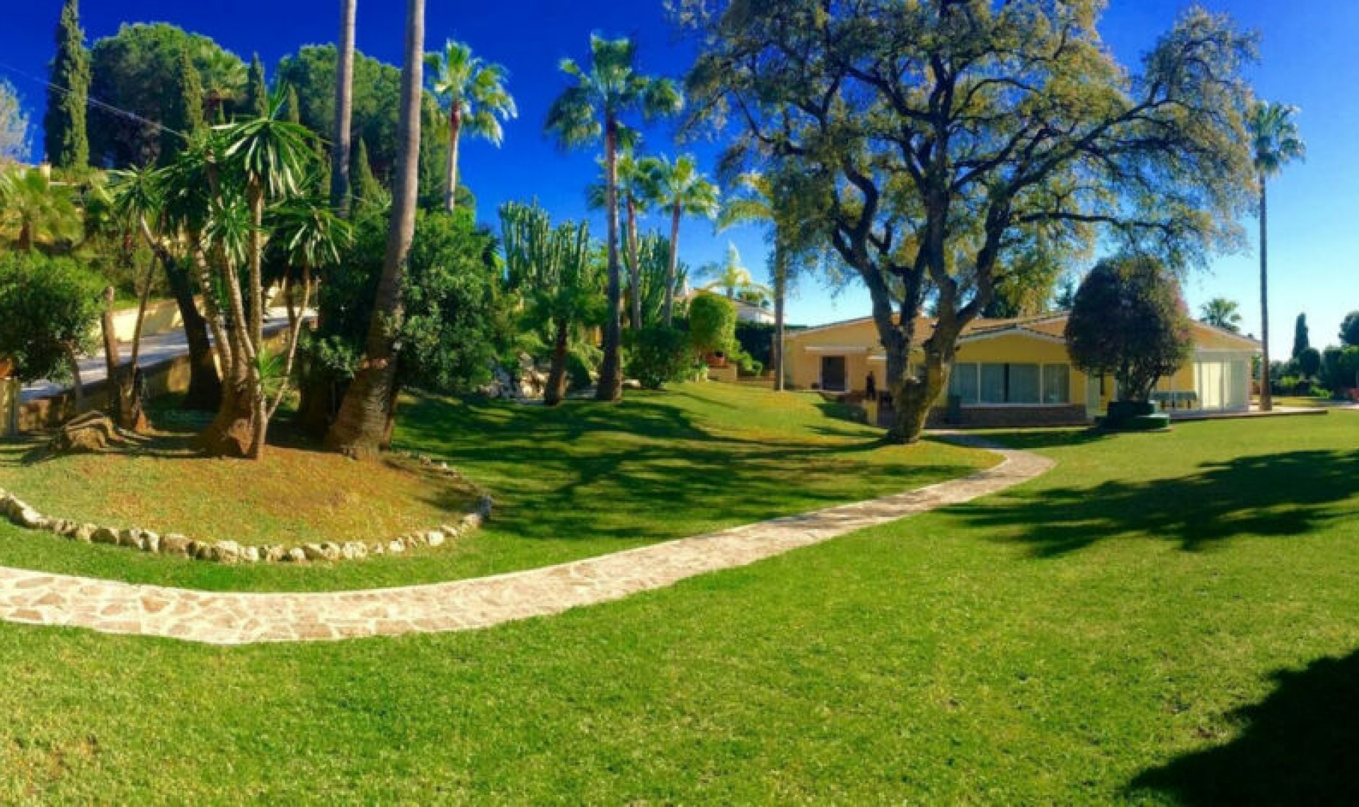 Resale - House -
Elviria