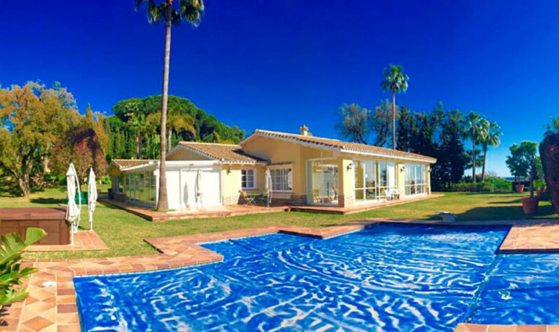 Resale - House -
Elviria