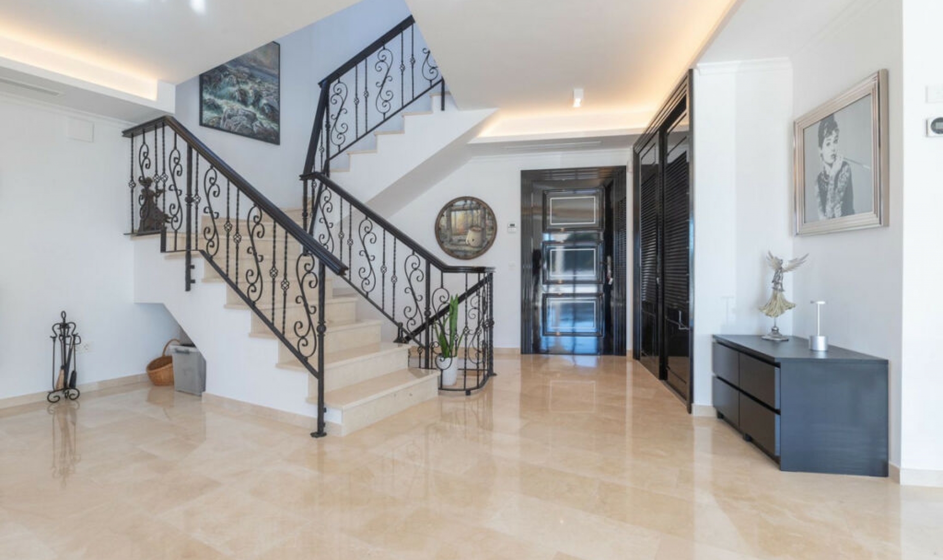 Resale - House -
Elviria