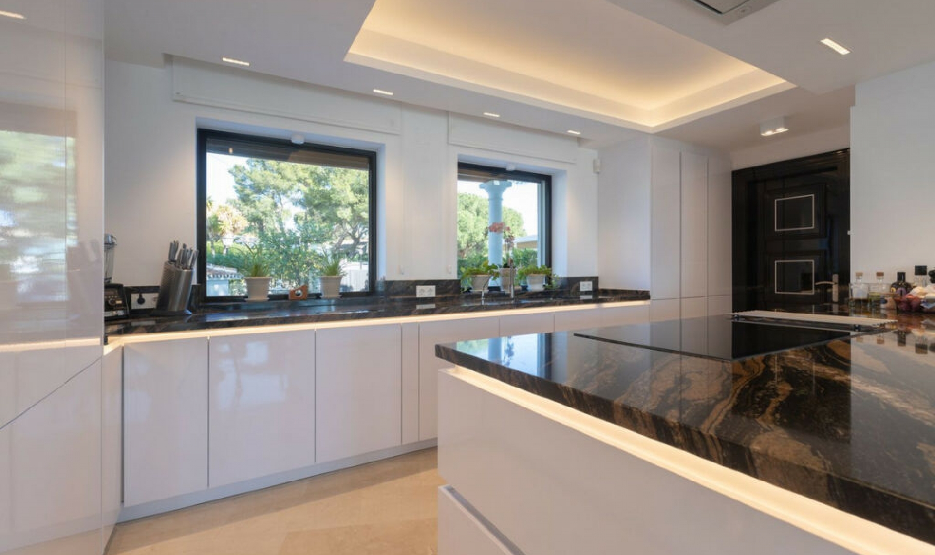 Resale - House -
Elviria