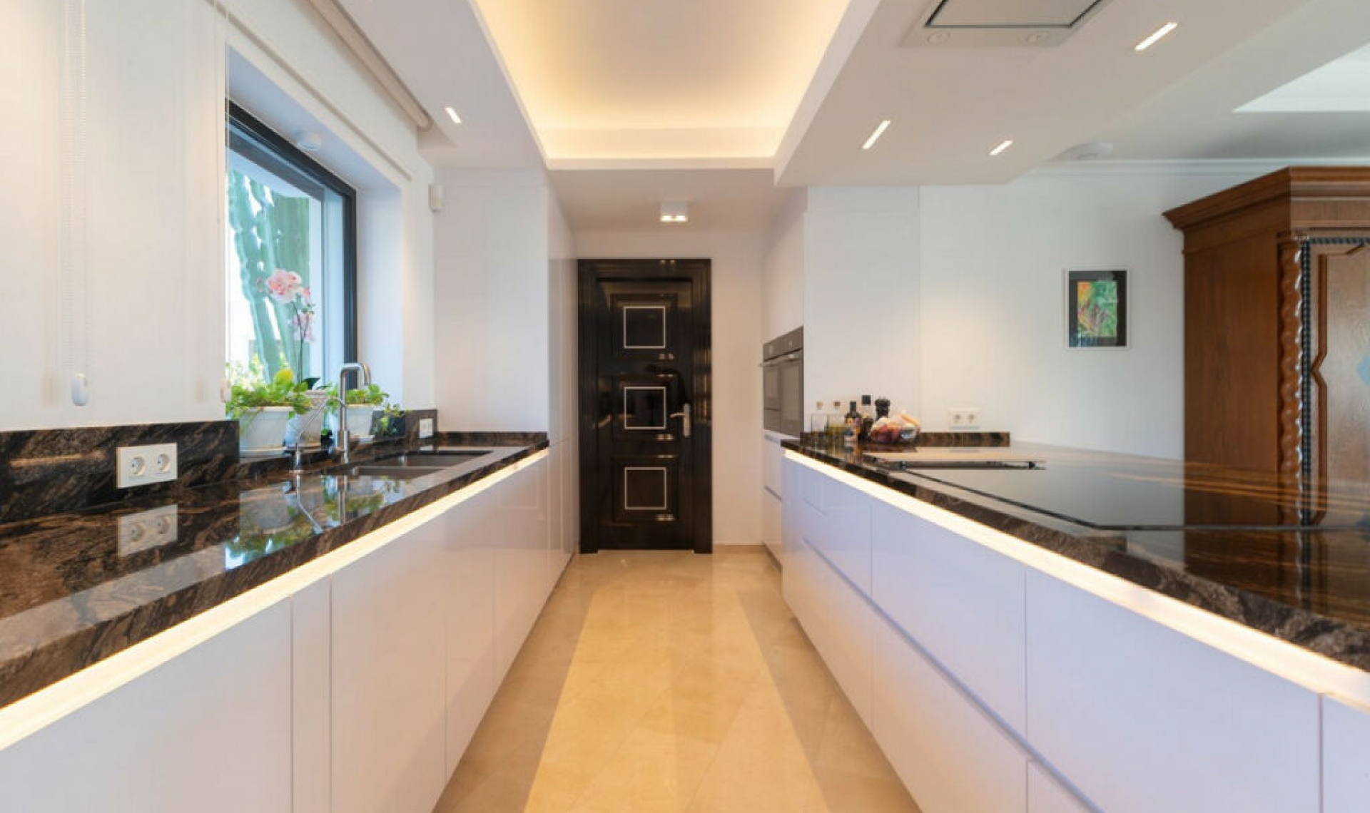 Resale - House -
Elviria