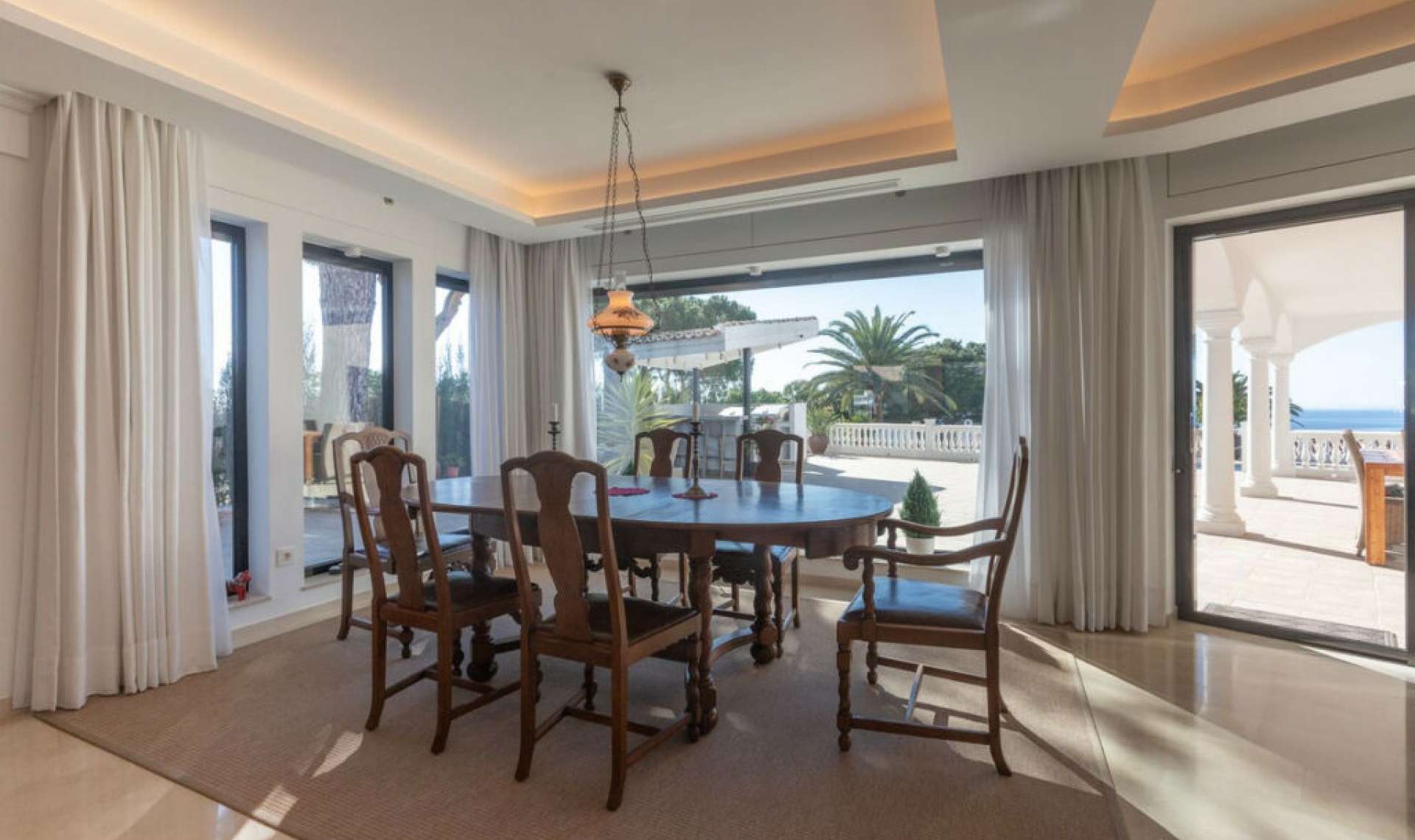 Resale - House -
Elviria