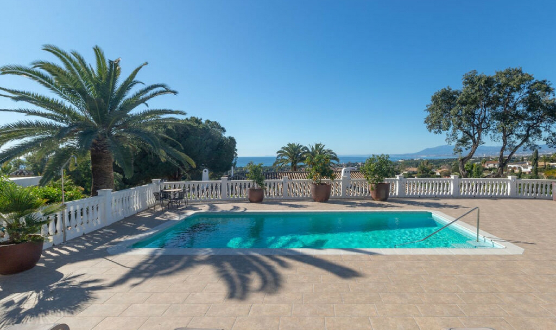 Resale - House -
Elviria