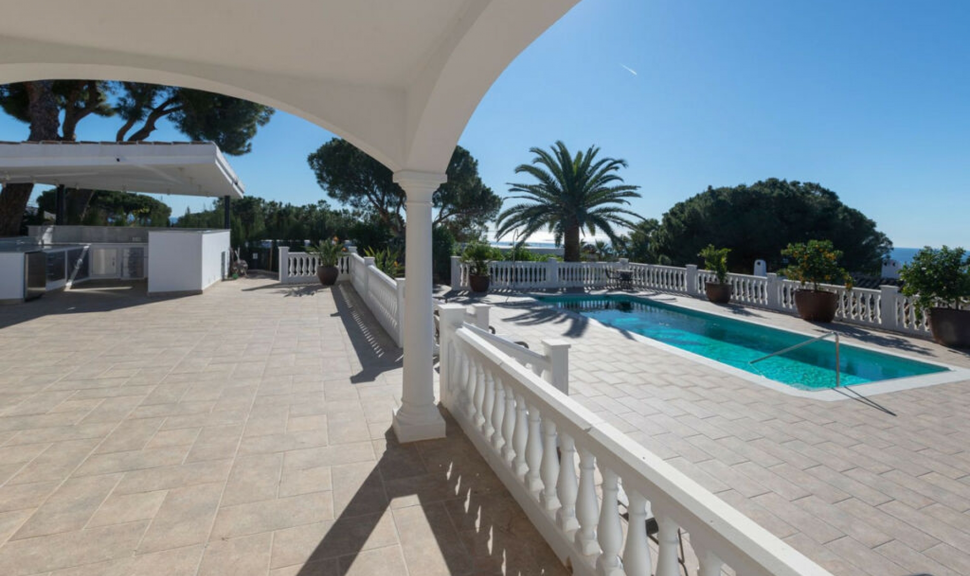 Resale - House -
Elviria