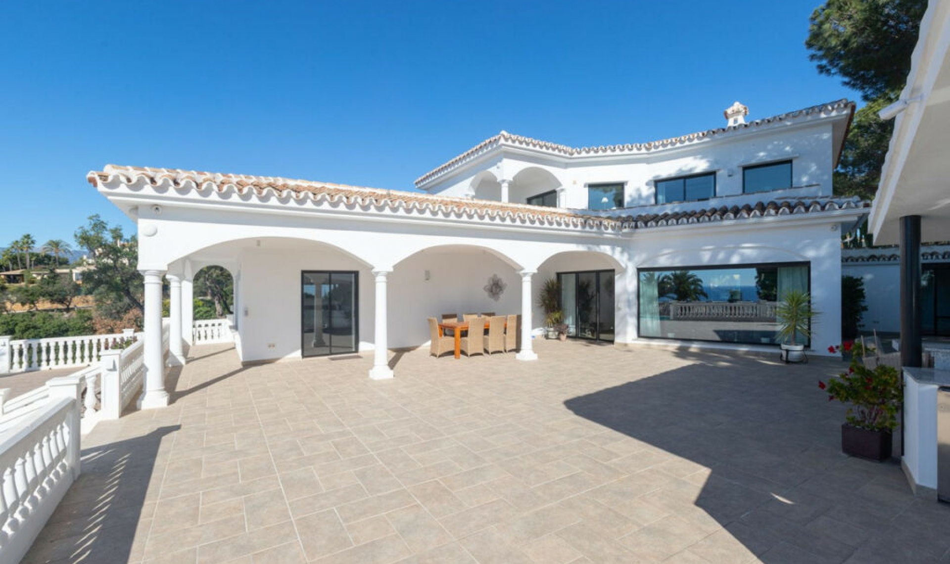 Resale - House -
Elviria