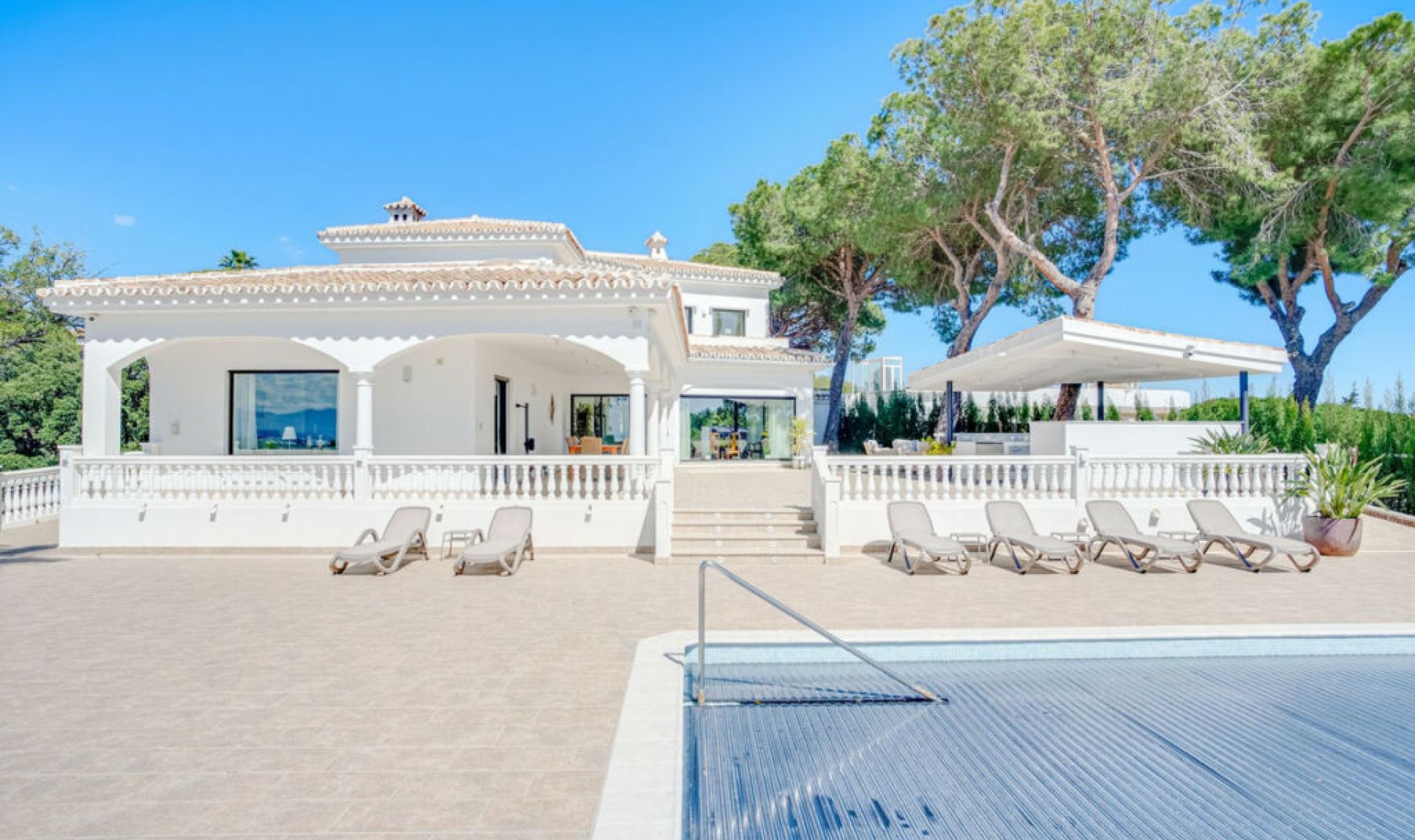 Resale - House -
Elviria