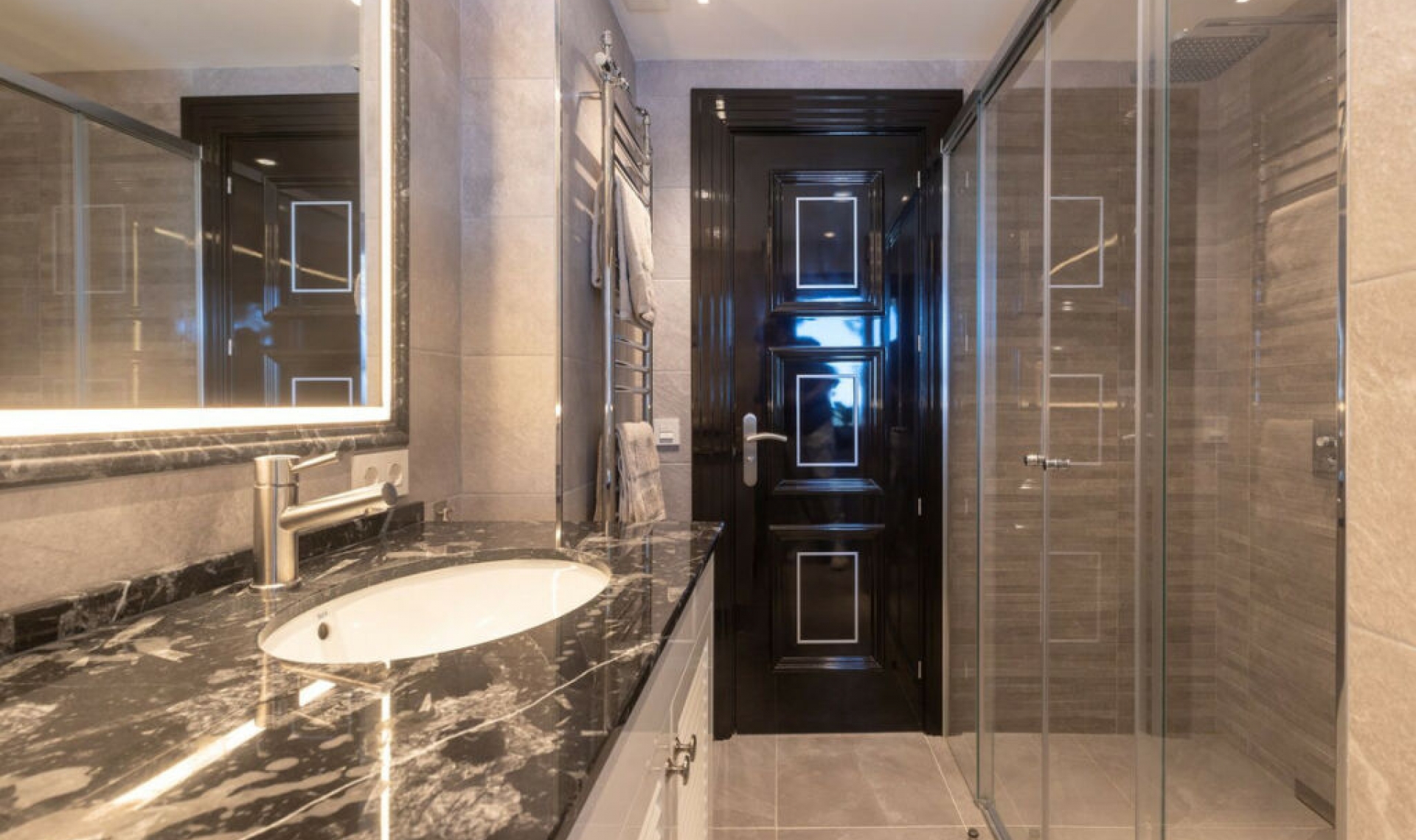 Resale - House -
Elviria